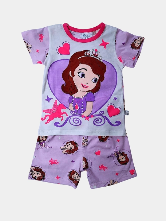 Qizlar uchun sevimli qahramonlari tasvirlangan yozgi pijama, futbolka va shortik
