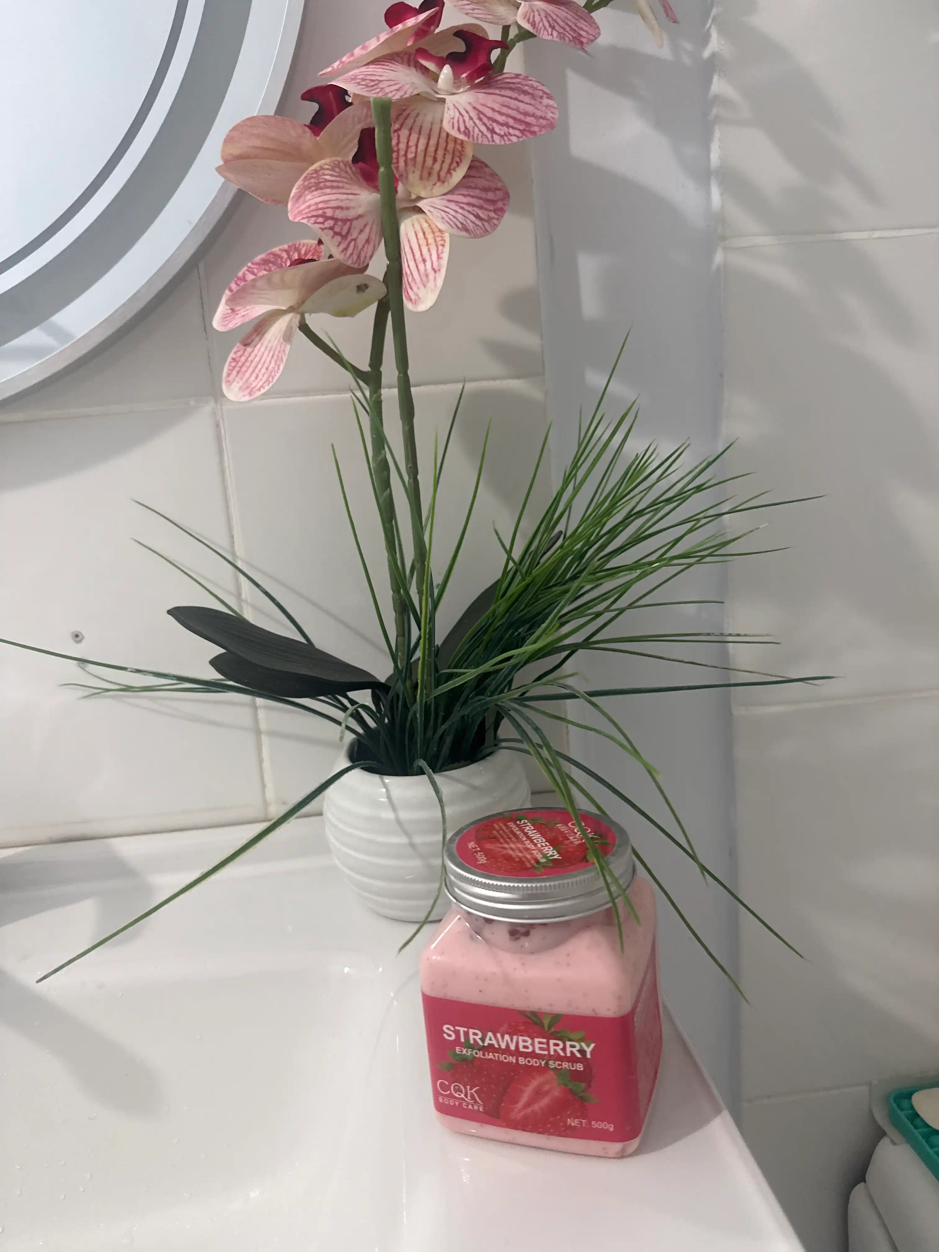 Скраб для лица и тела Sherbet Body Scrub, с экстрактом малины и клубники, 500 / 350 гр