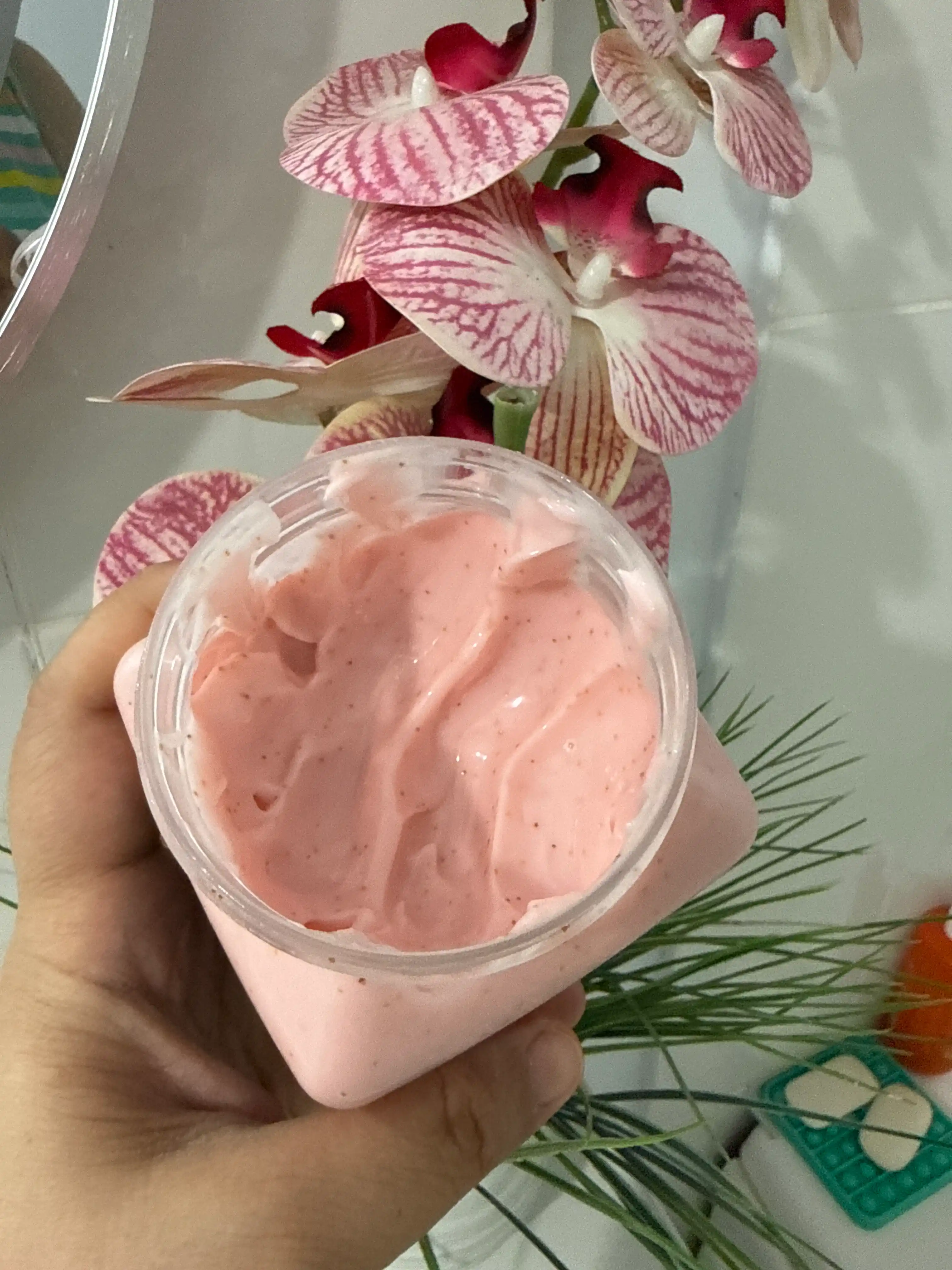 Скраб для лица и тела Sherbet Body Scrub, с экстрактом малины и клубники, 500 / 350 гр