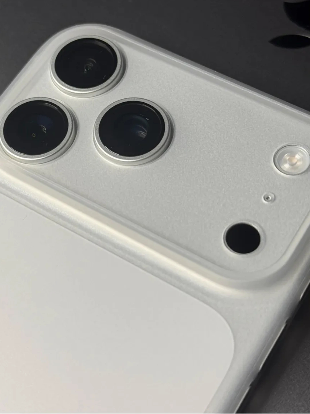 Чехол для iPhone 17 Pro Max, силиконовый — защита камеры, бортик 1.5 мм