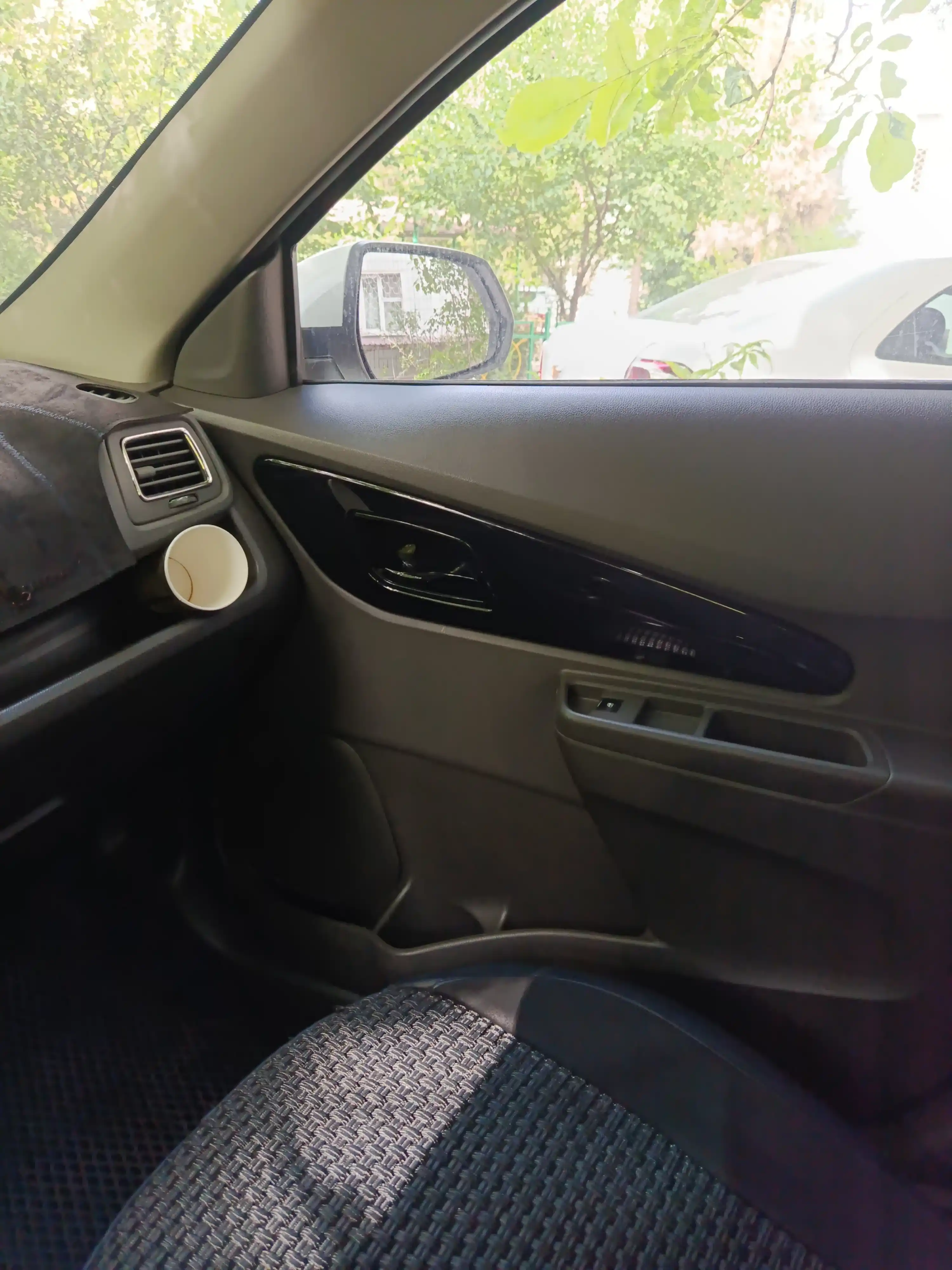 Chevrolet Cobalt ostona qoplamalari uch rangda