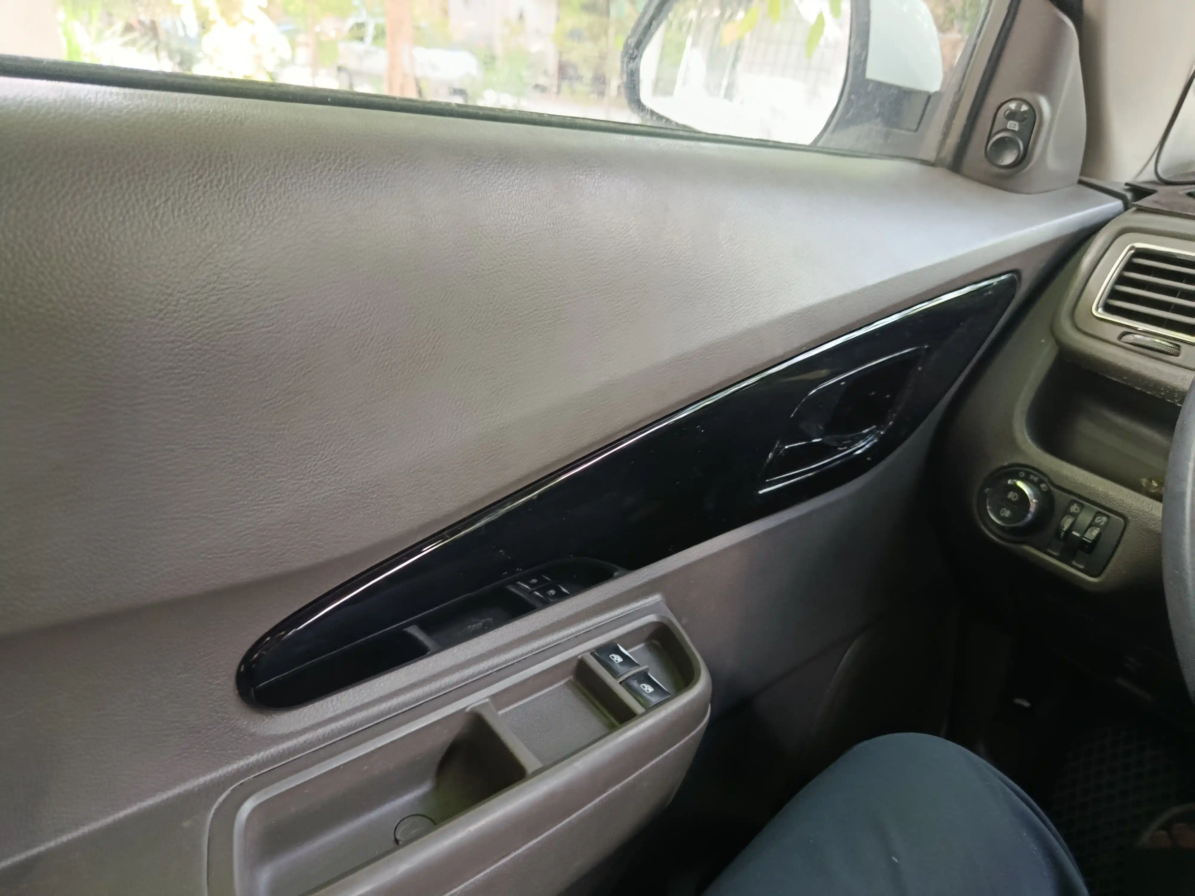 Chevrolet Cobalt ostona qoplamalari uch rangda