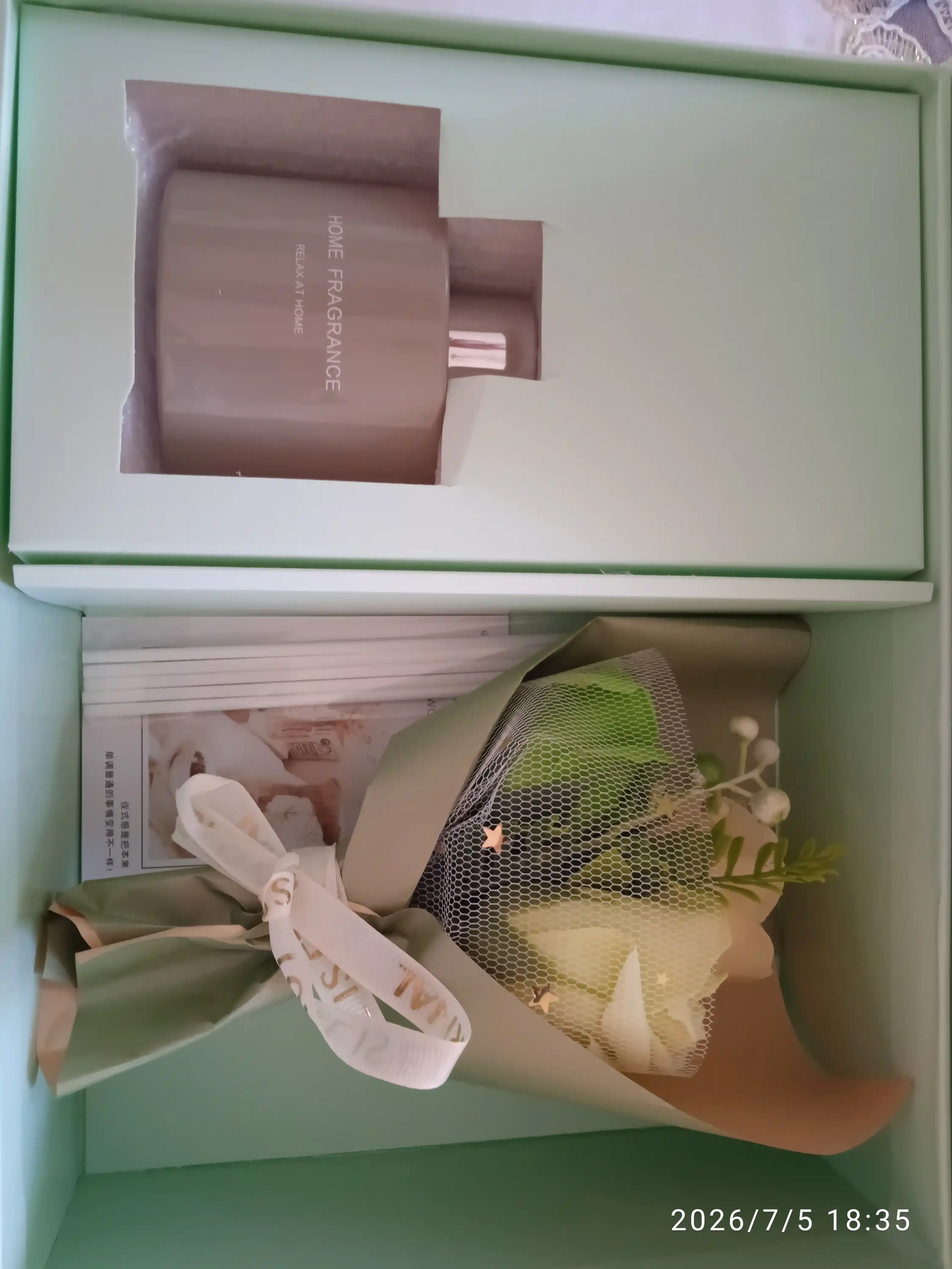 Qizlar va ayollar uchun diffuzer va sovun guldastasi bilan sovg'a to'plami