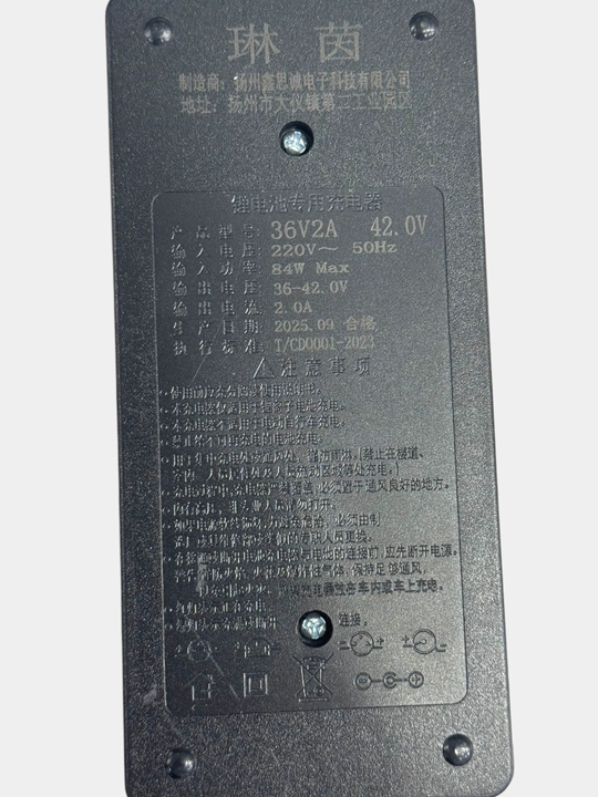 Universal noutbuk quvvat manbai 84W Maks 42V–36V2A zaryadlovchi 220V 50Hz
