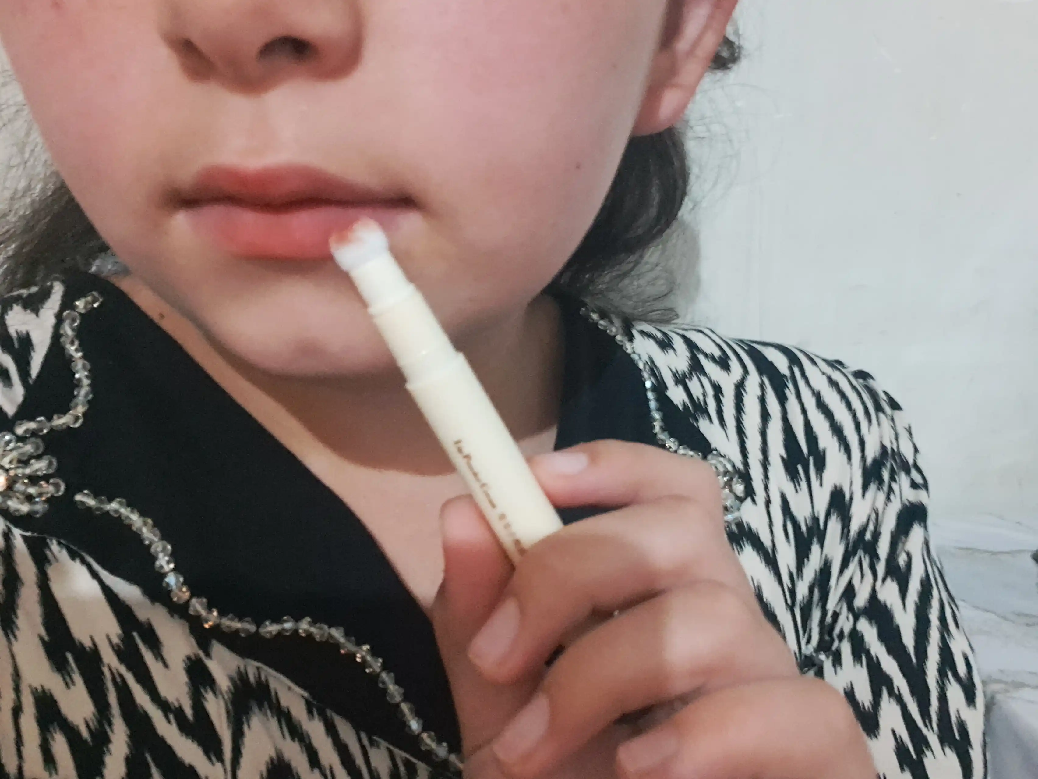 Lab bo’yog’i (nude soyali / nude rangli) 1 dona