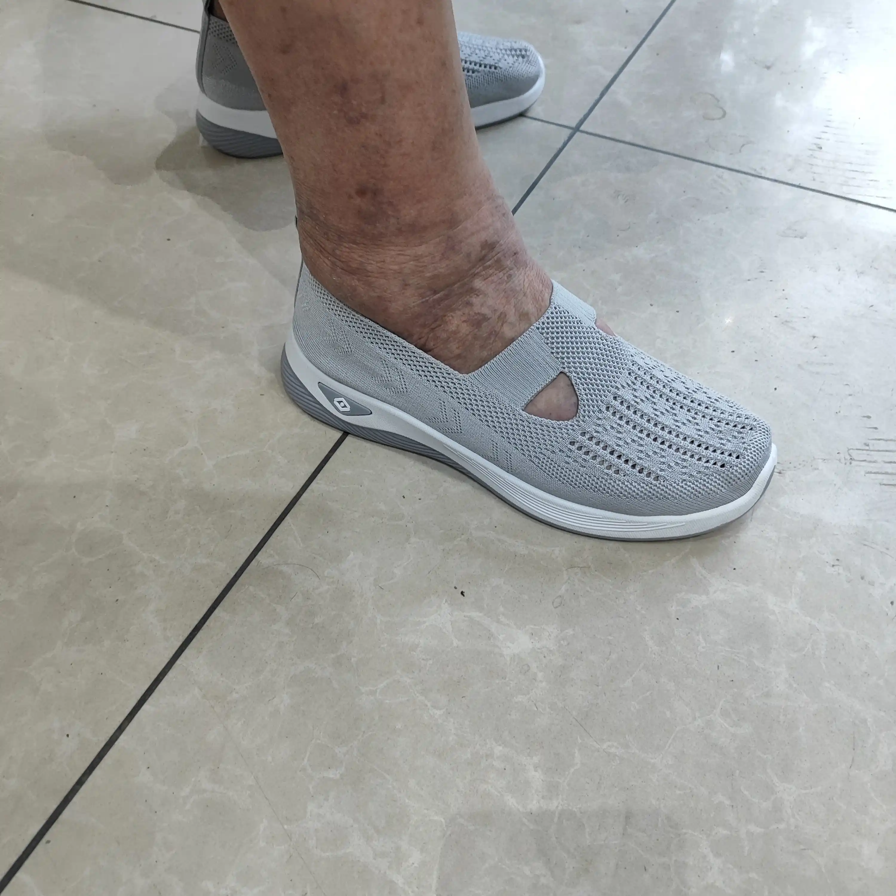 Ayollar yozgi to‘rli krossovkalari, ayollar yozgi poyabzali