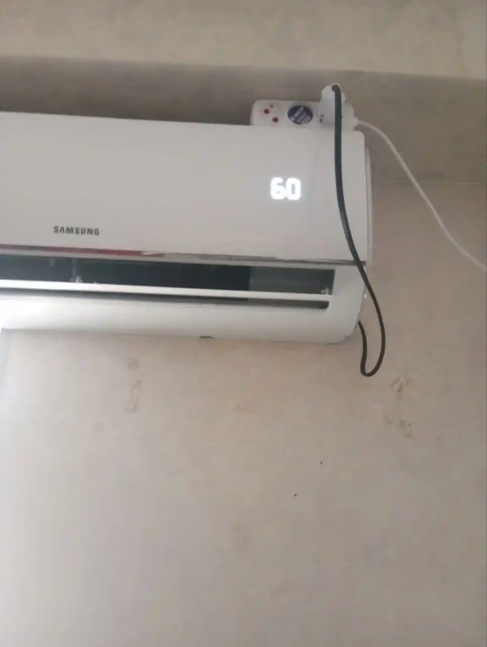 Invertorli konditsioner Samsung 12 kBTU AR12DXHQASINEV, 35 m² gacha xonalar uchun