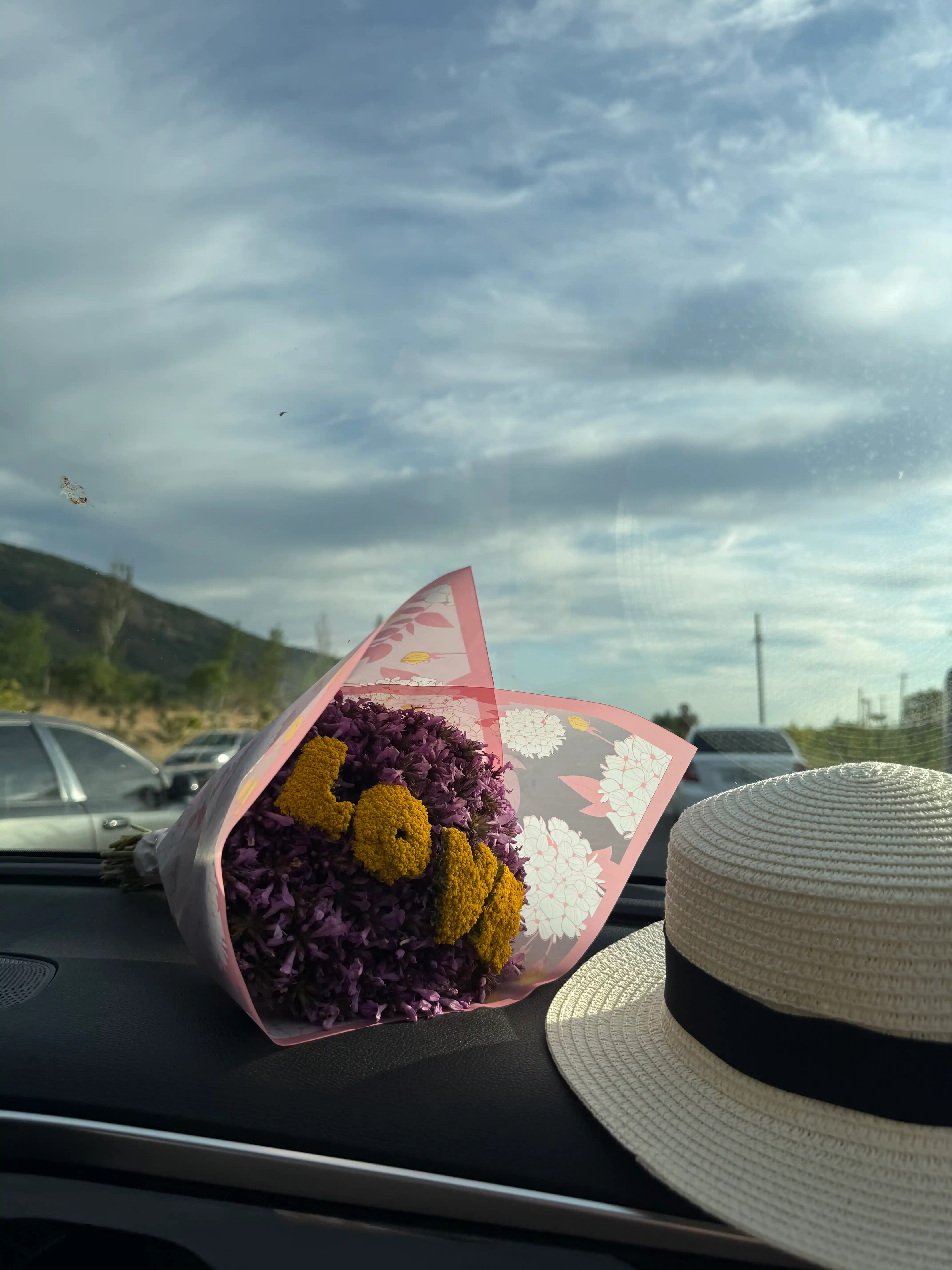 Ayollar shlyapasi, ayollar somonli kanotye shlyapasi, bahor-yozgi plyaj uchun qora lentali