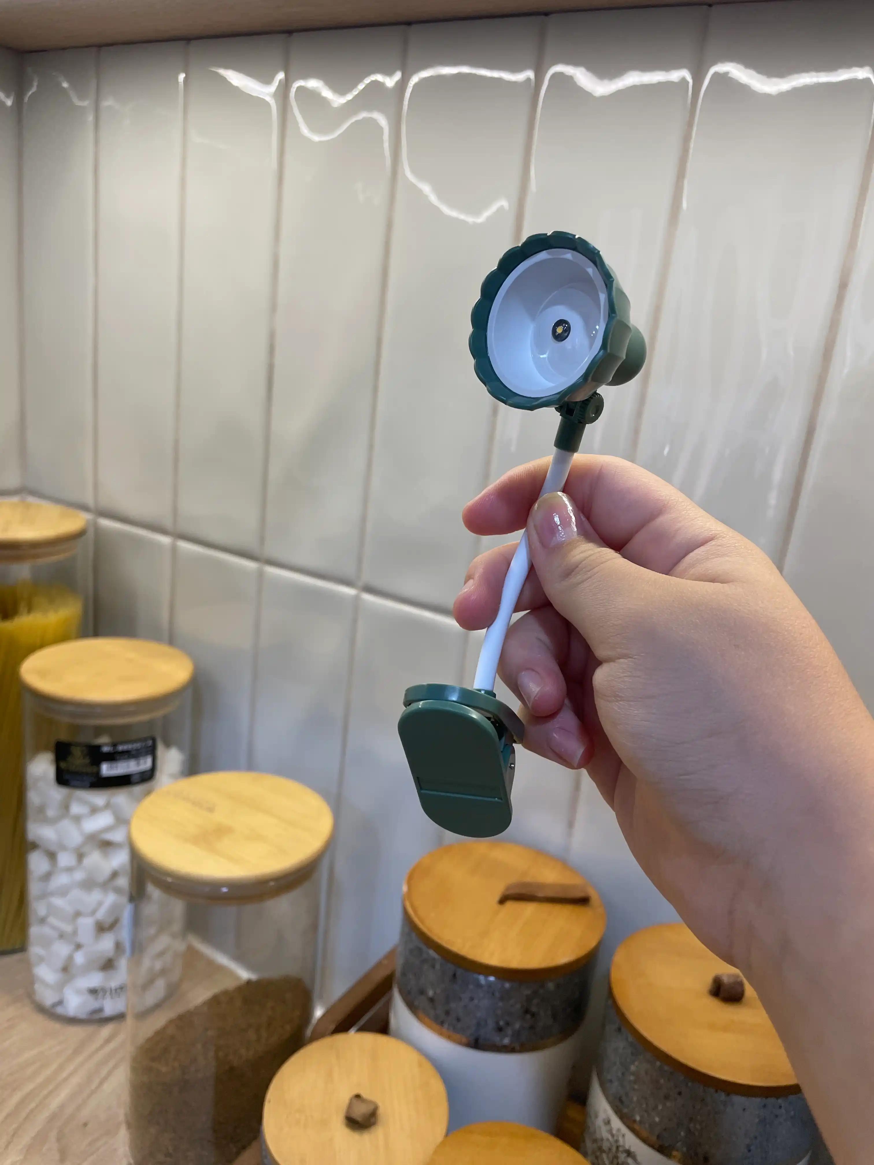 Kitob o‘qish uchun mini LED lampa – klipsali, yumshoq yorug‘lik, 360° egiluvchan, 16 sm