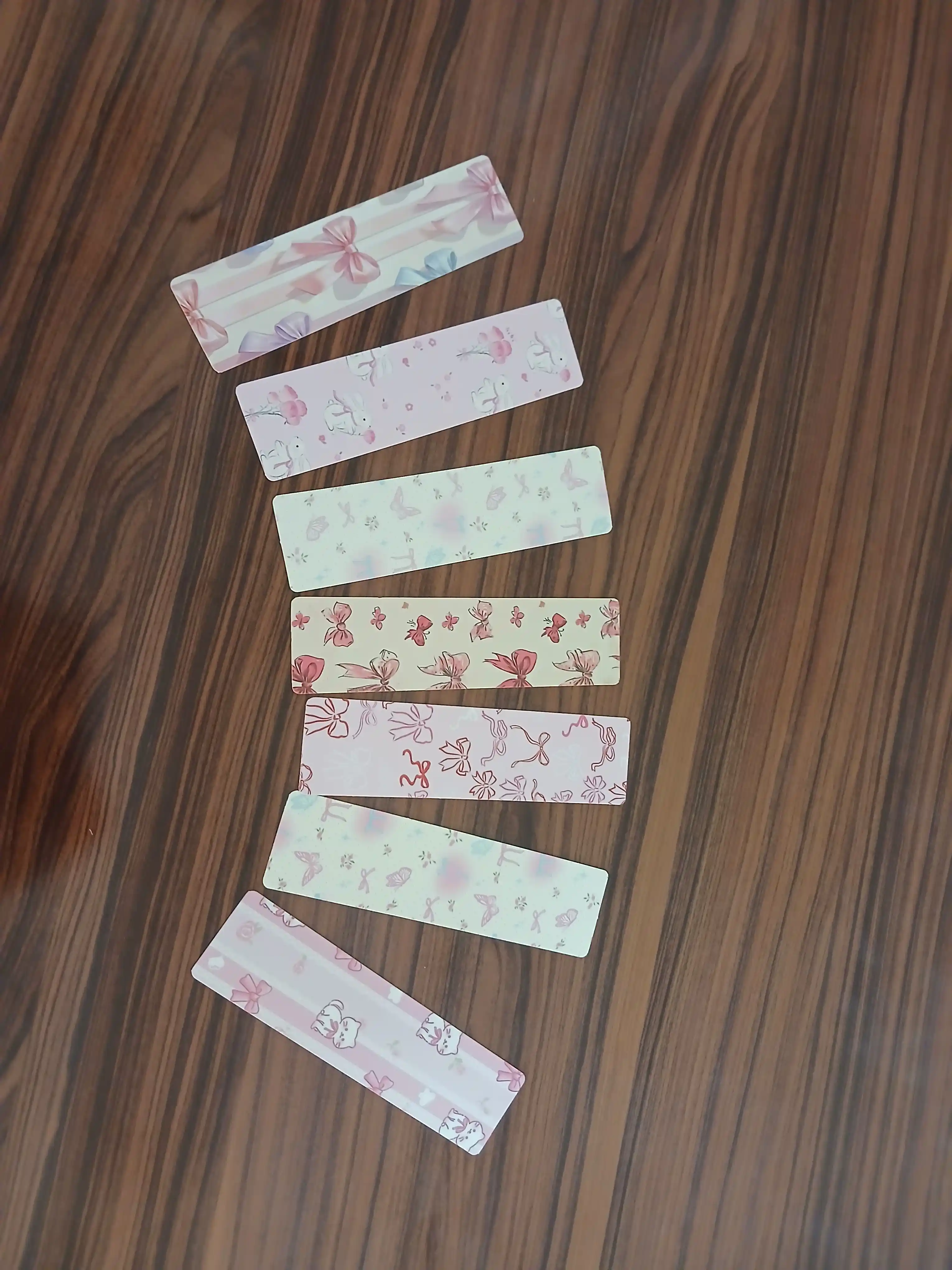 Картонные закладки для книг bookmark набор из 6 штук, разные дизайны, случайный выбор