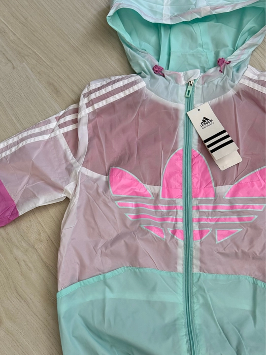 Adidas logotipi tushirilgan zamonaviy sport kurtkasi qizlar uchun kurtkasi