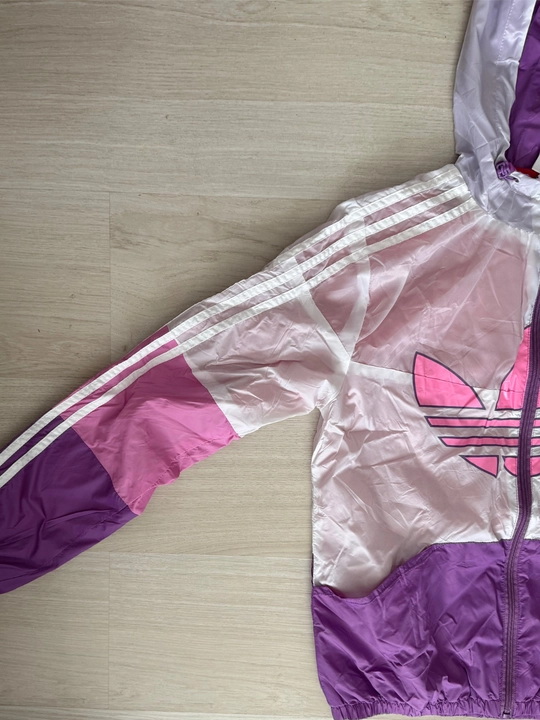 Adidas logotipi tushirilgan zamonaviy sport kurtkasi qizlar uchun kurtkasi