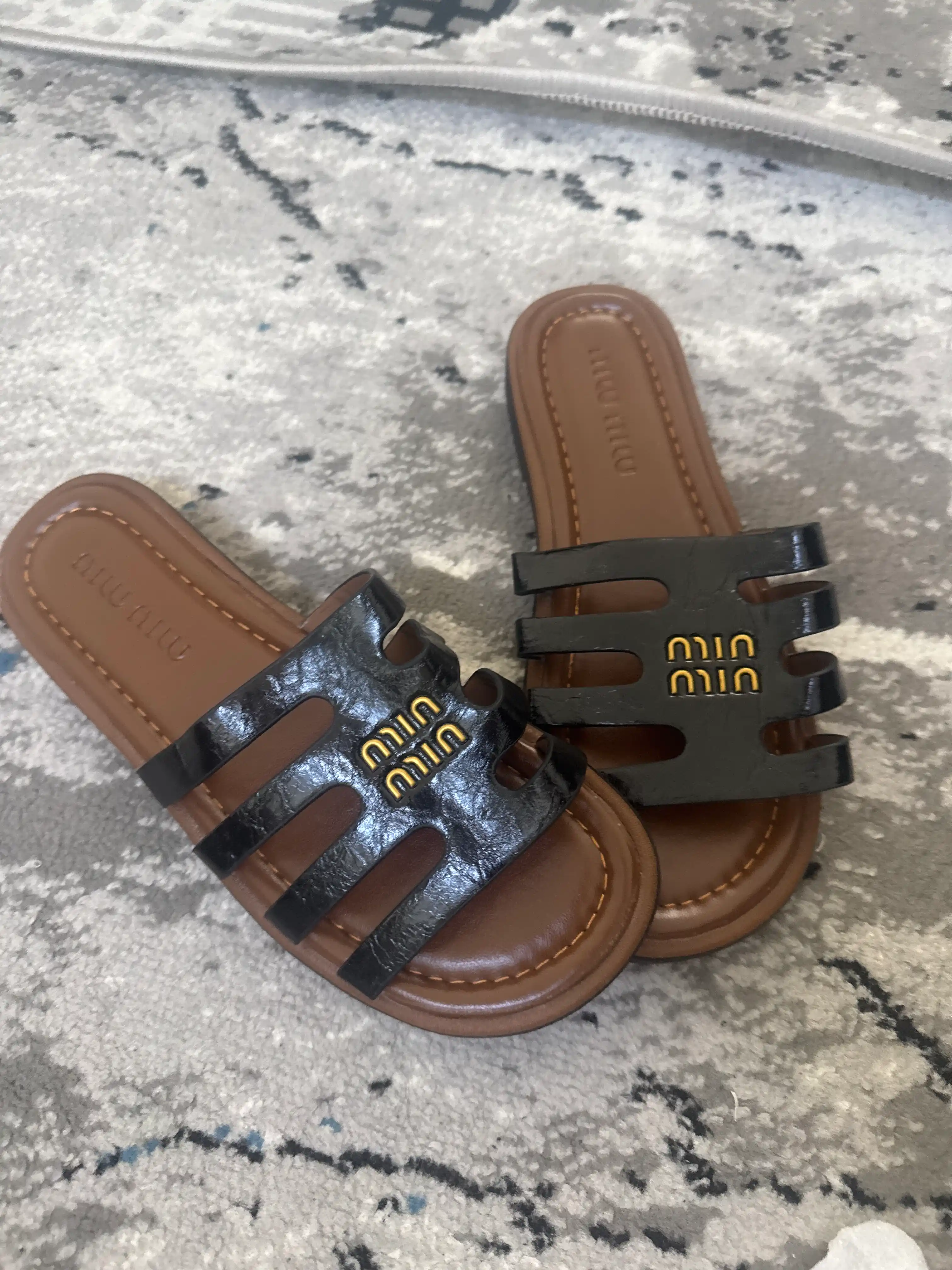 Ayollar shippaklari, MIU MIU