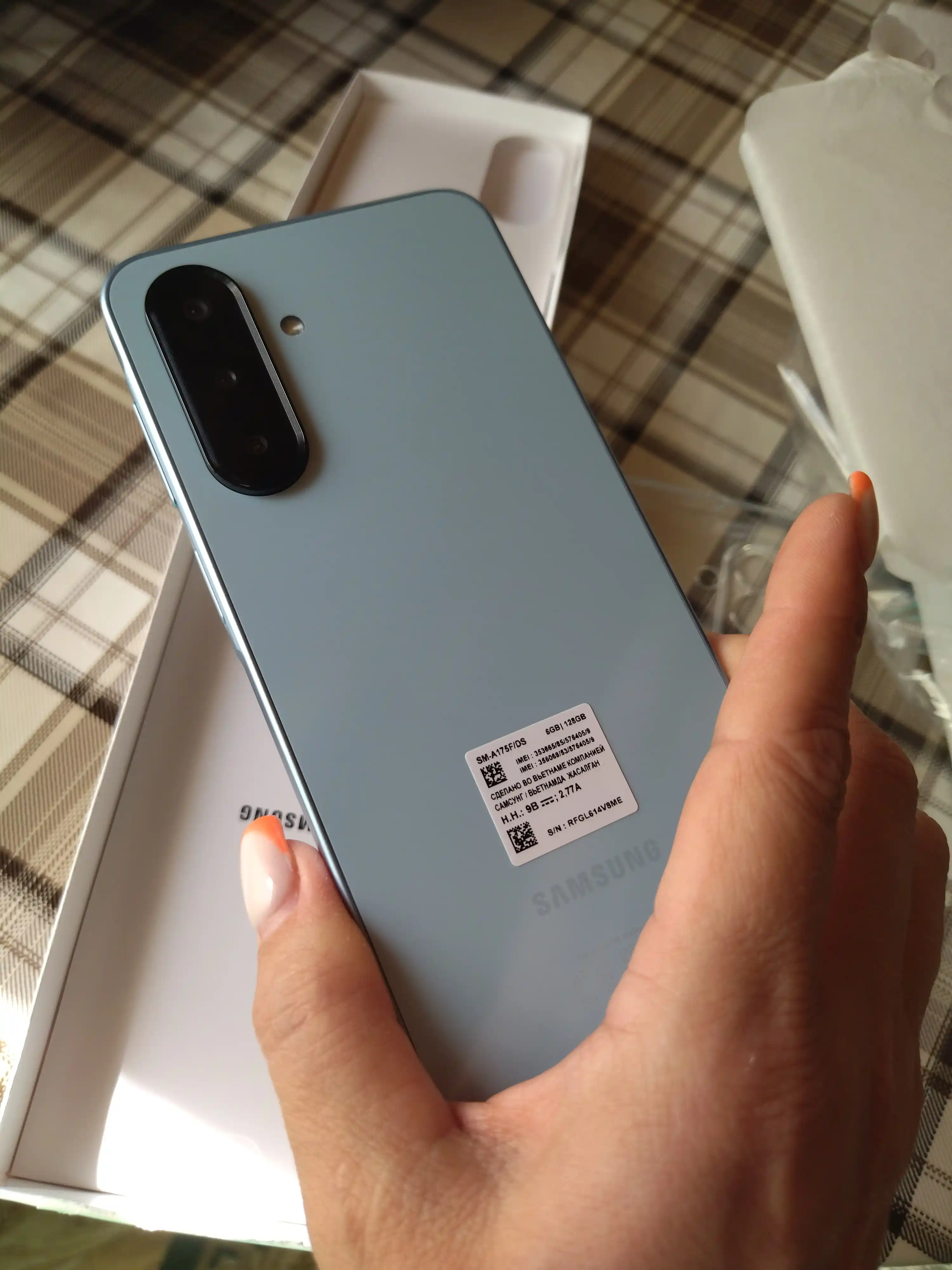 Смартфон Samsung Galaxy A17, 6.7" 90Гц экран, камера 50Мп, батарея 5000 мА/ч