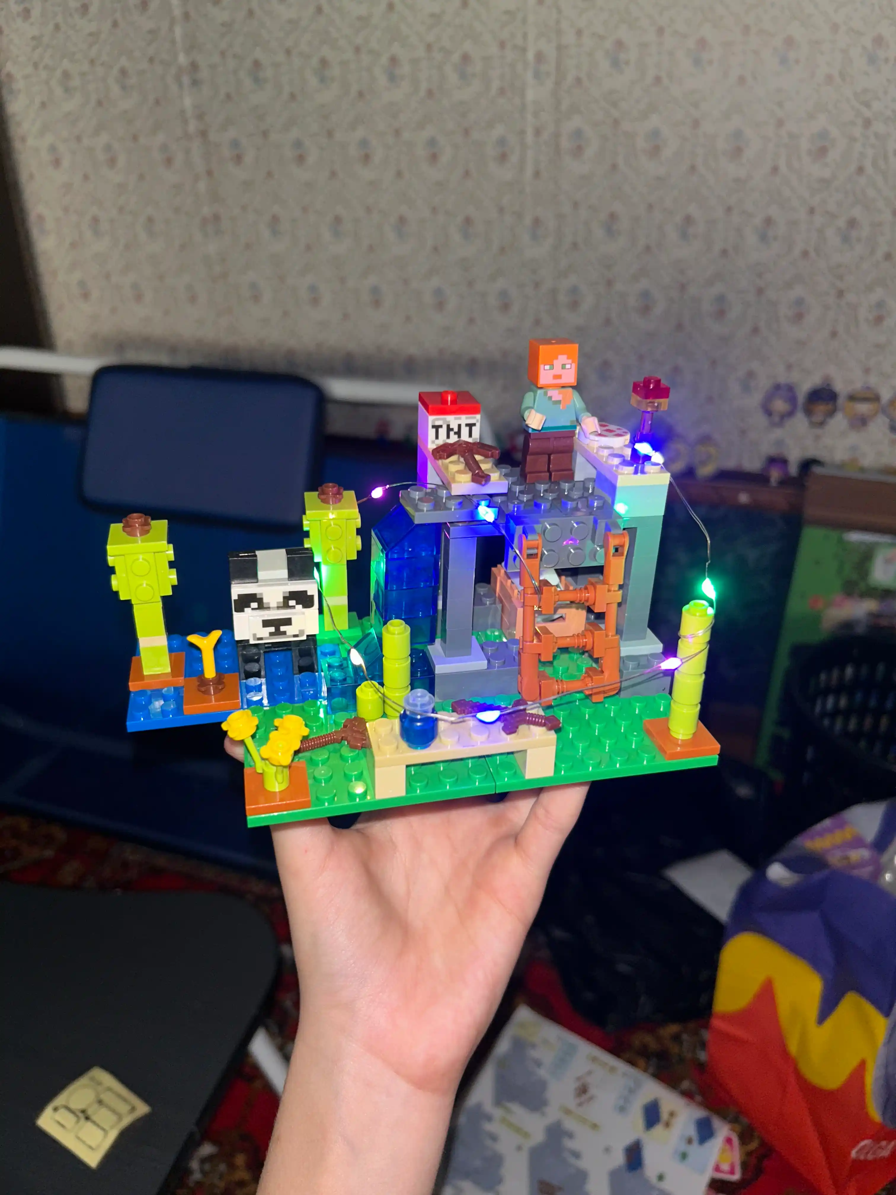 Конструктор Minecraft My World с LED-подсветкой, 165+ деталей, игровой набор 6+ 