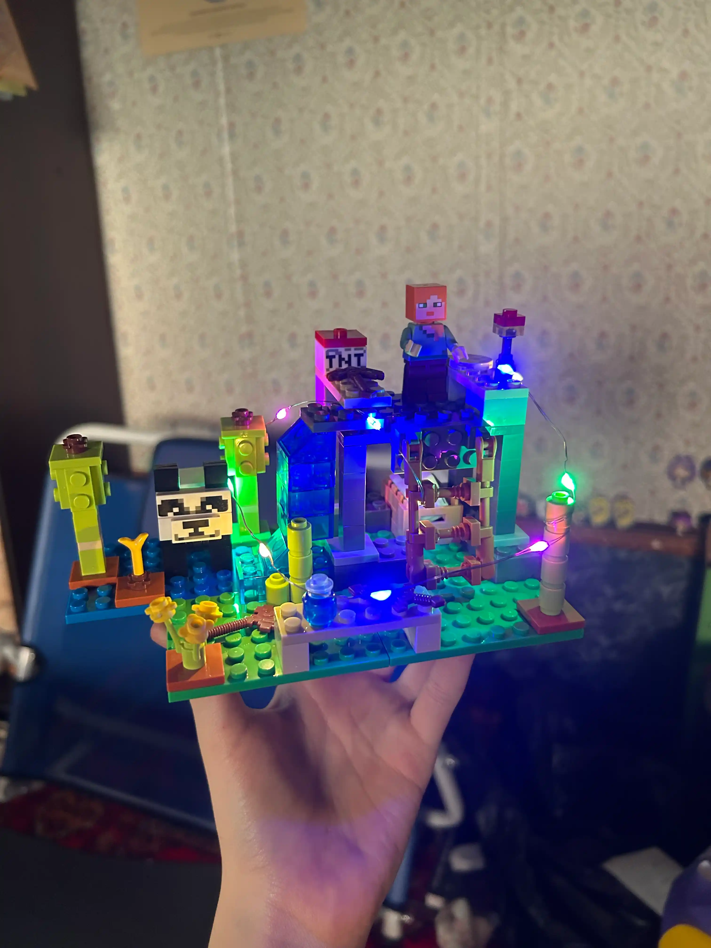 Конструктор Minecraft My World с LED-подсветкой, 165+ деталей, игровой набор 6+ 