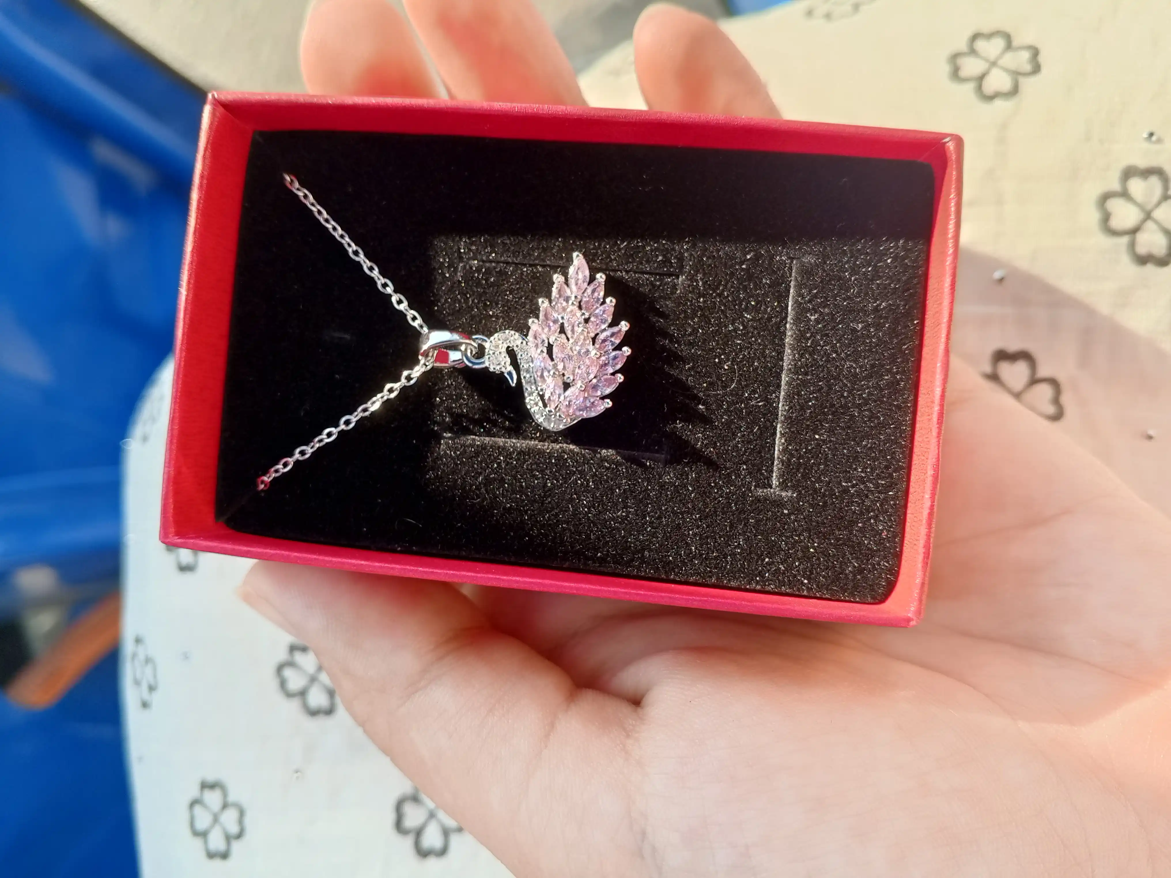 Ayollar va qizlar uchun taqinchoq, oqqush shakli, sovg'a qutisida, SWAROVSKI