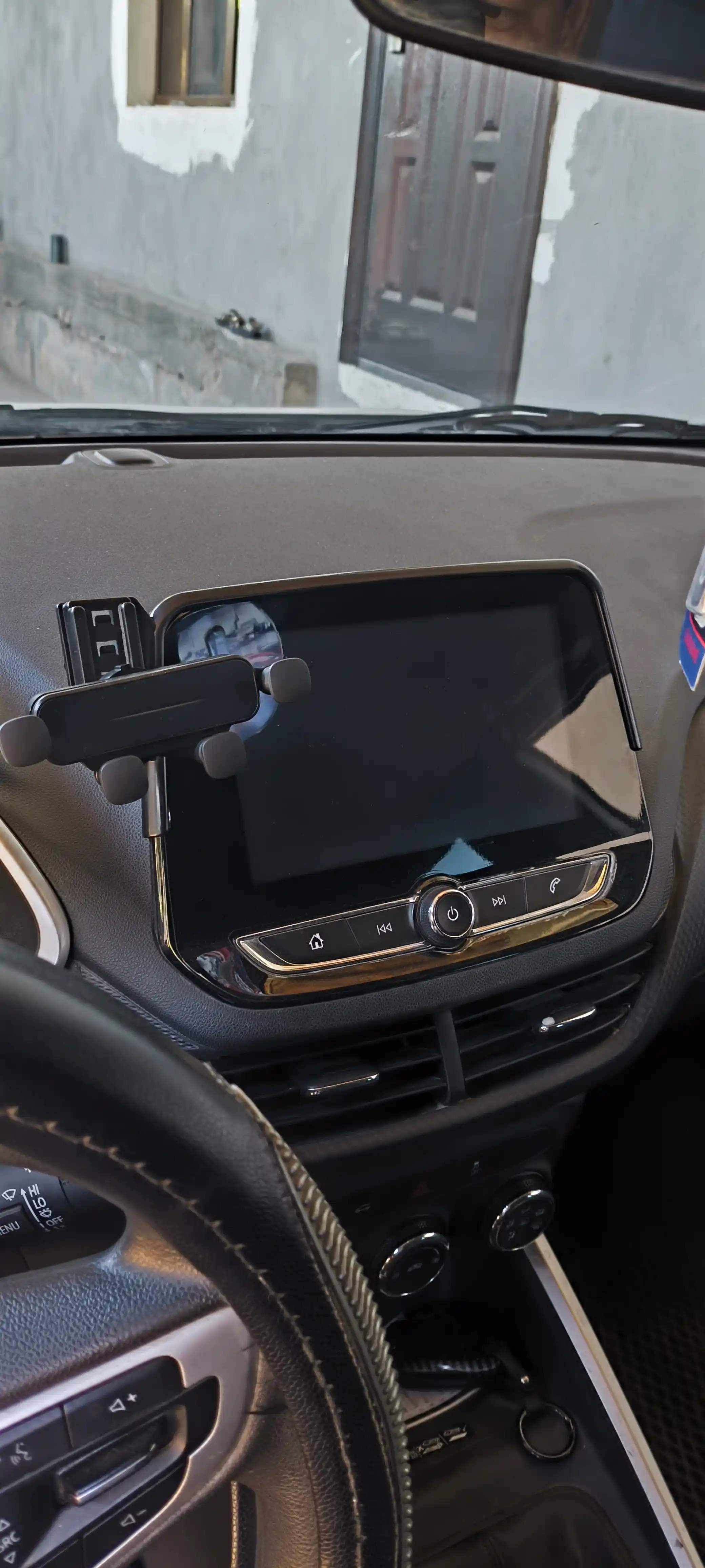 Держатель для телефона на панель автомобиля Chevrolet Onix