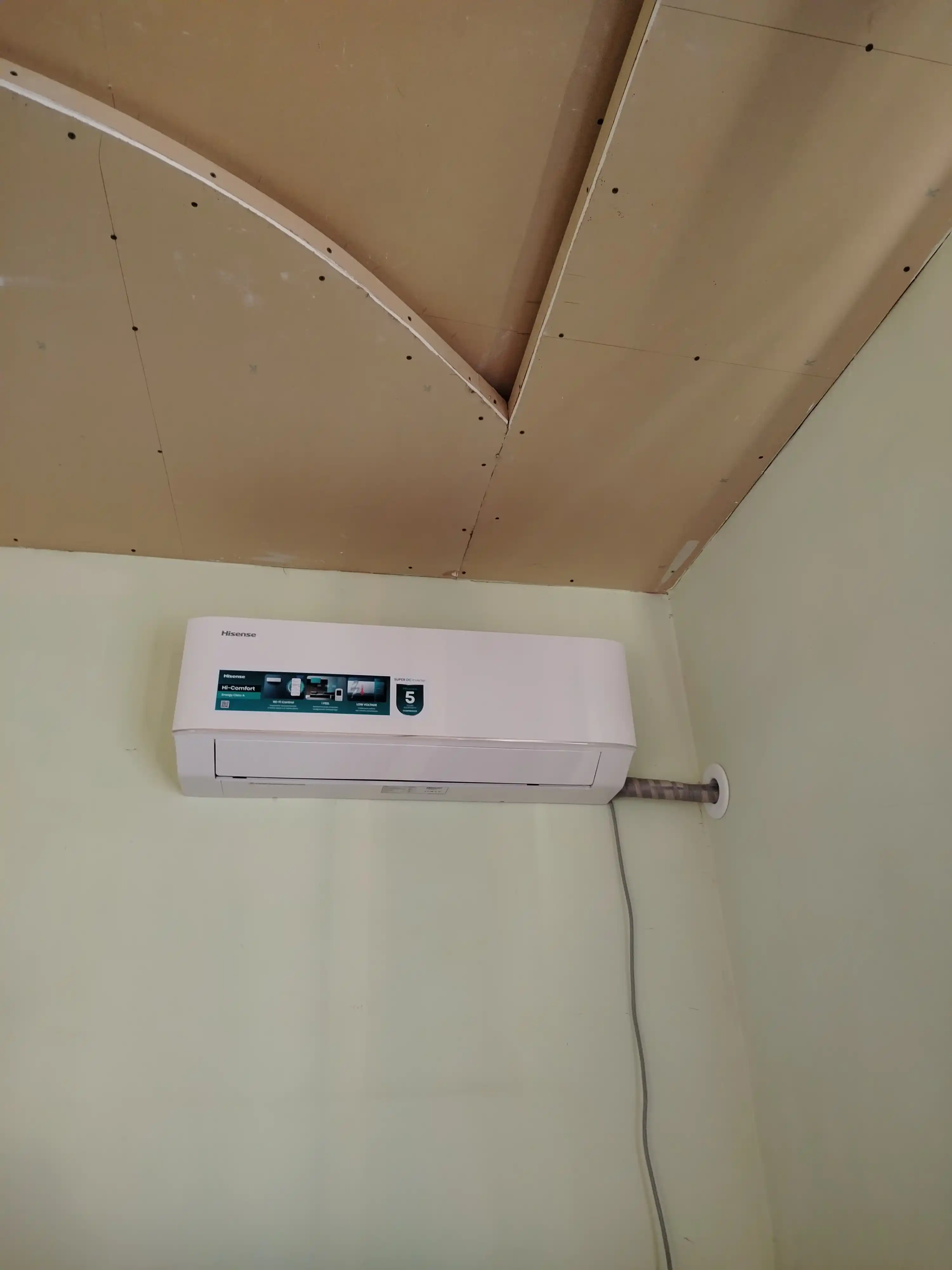Кондиционер Hisense HI-COMFORT 12 DC Inverter Wi-Fi GMCC Toshiba R410A