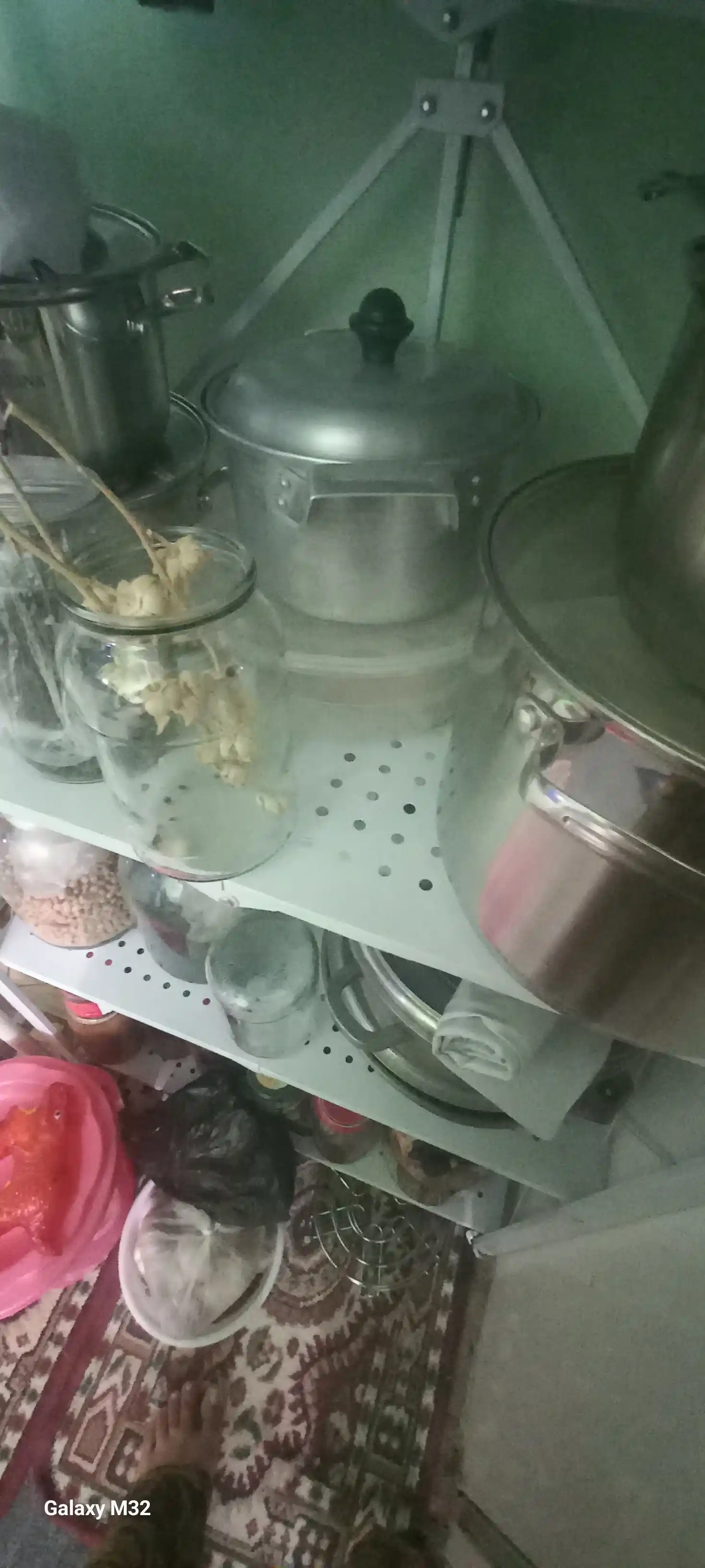 Oshxona uchun yig‘ma tokchali g‘ildirakli metall pol tokchasi, 3, 4, 5 tokchali