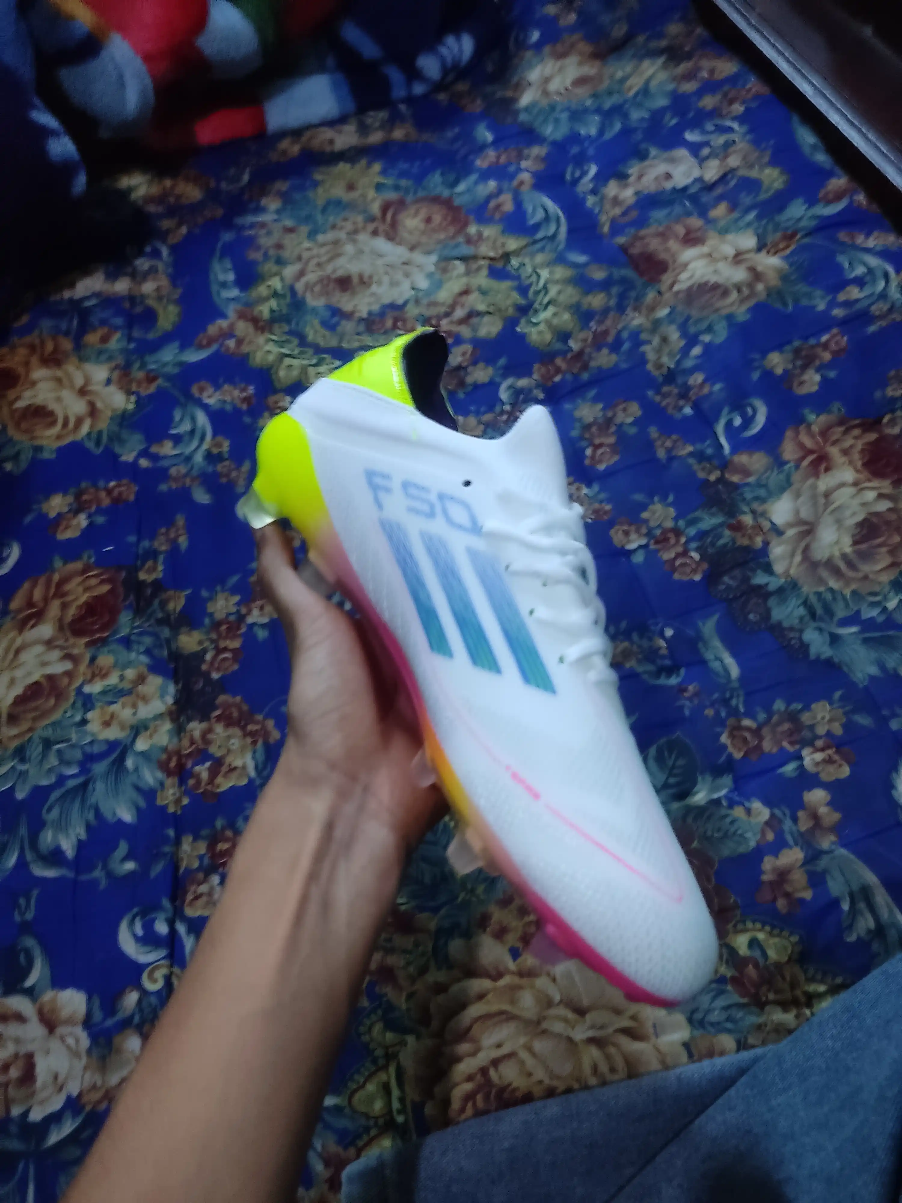 Erkaklar uchun futbol butsilari F50, chim va maydon uchun oyoq kiyim