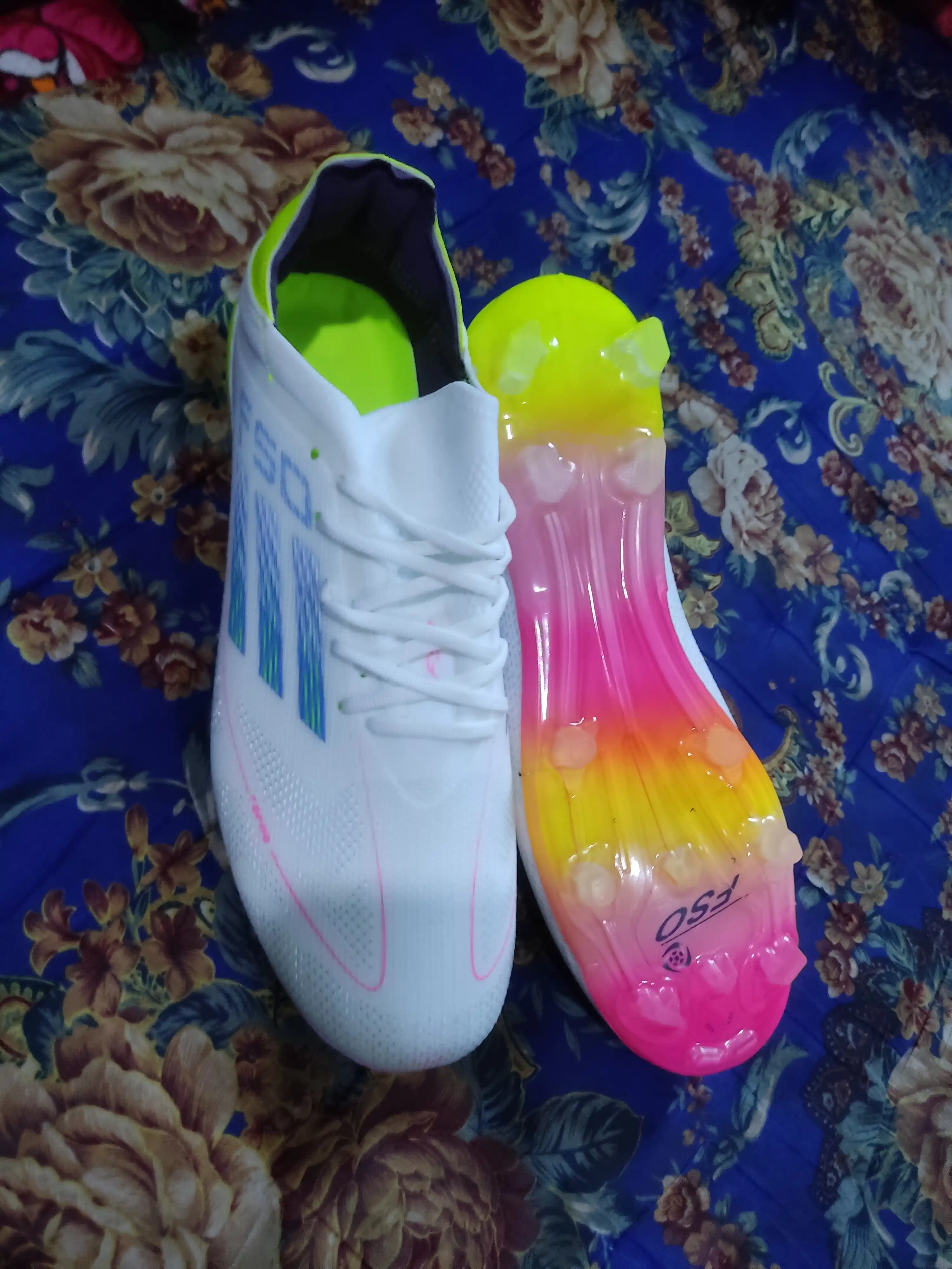 Erkaklar uchun futbol butsilari F50, chim va maydon uchun oyoq kiyim