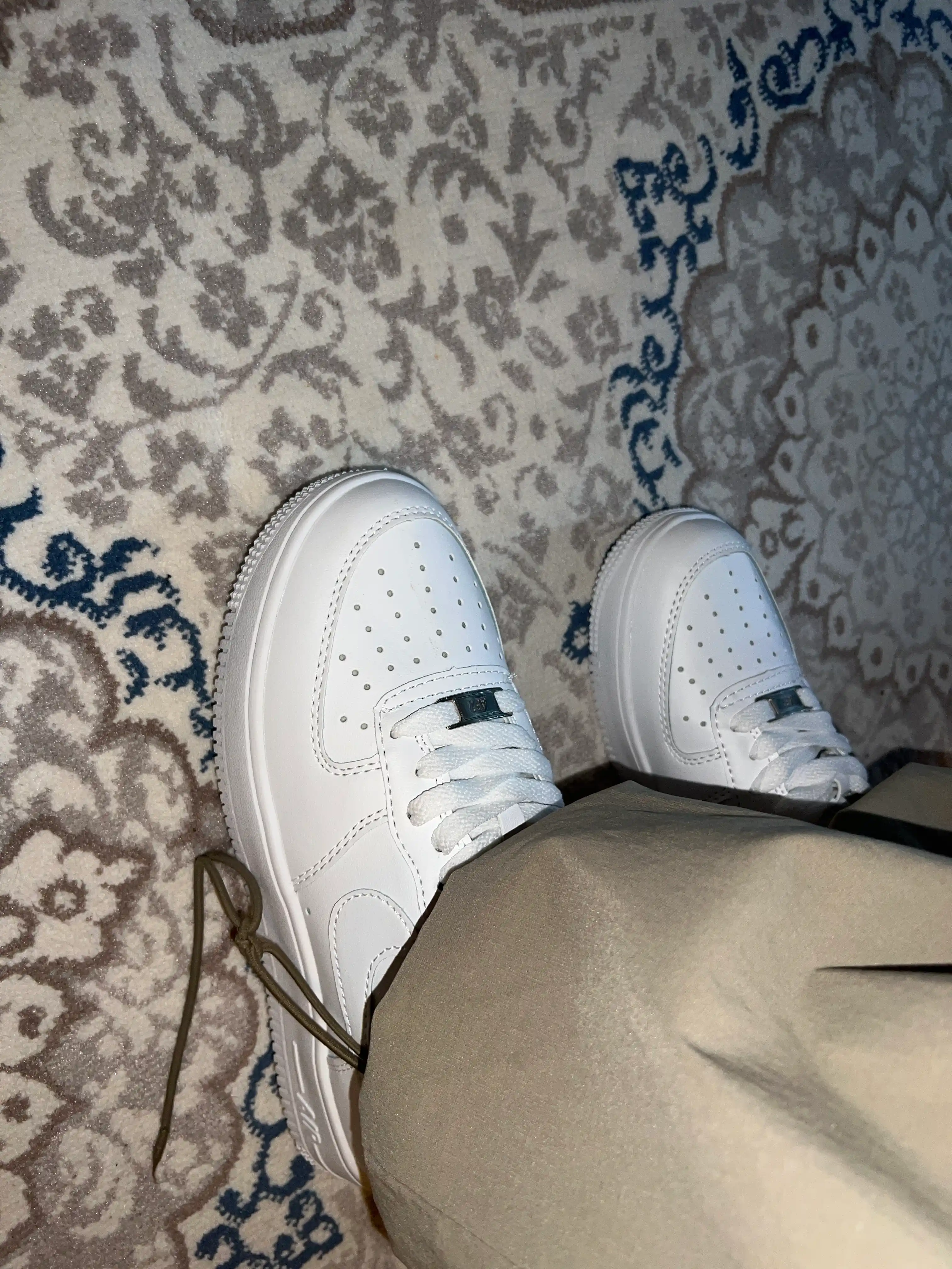 Erkaklar, ayollar va o‘smirlar uchun sport krossovkalari Nike Air Force 1, o'lchami 36-44