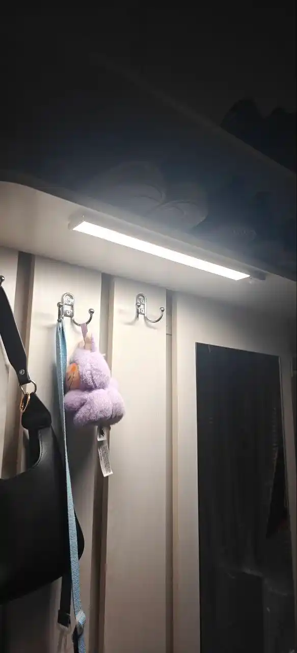 Alyuminiy aqlli LED-yoritgich, harakat datchigi, magnitli mahkamlash, Type-C, akkumulyator