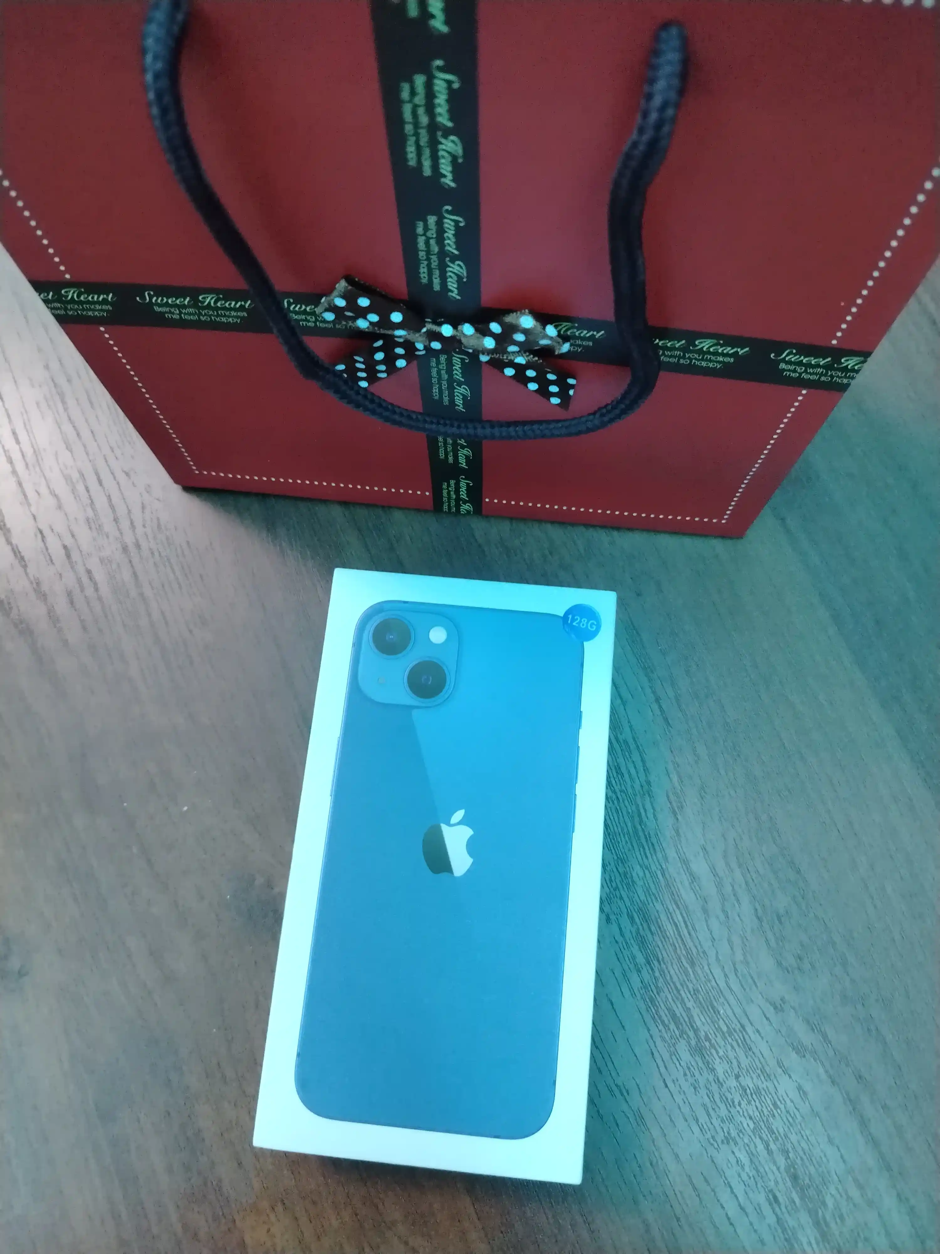 Смартфон Apple iPhone 13, 128/256 ГБ, SIM+sim, чехол и стекло в подарок