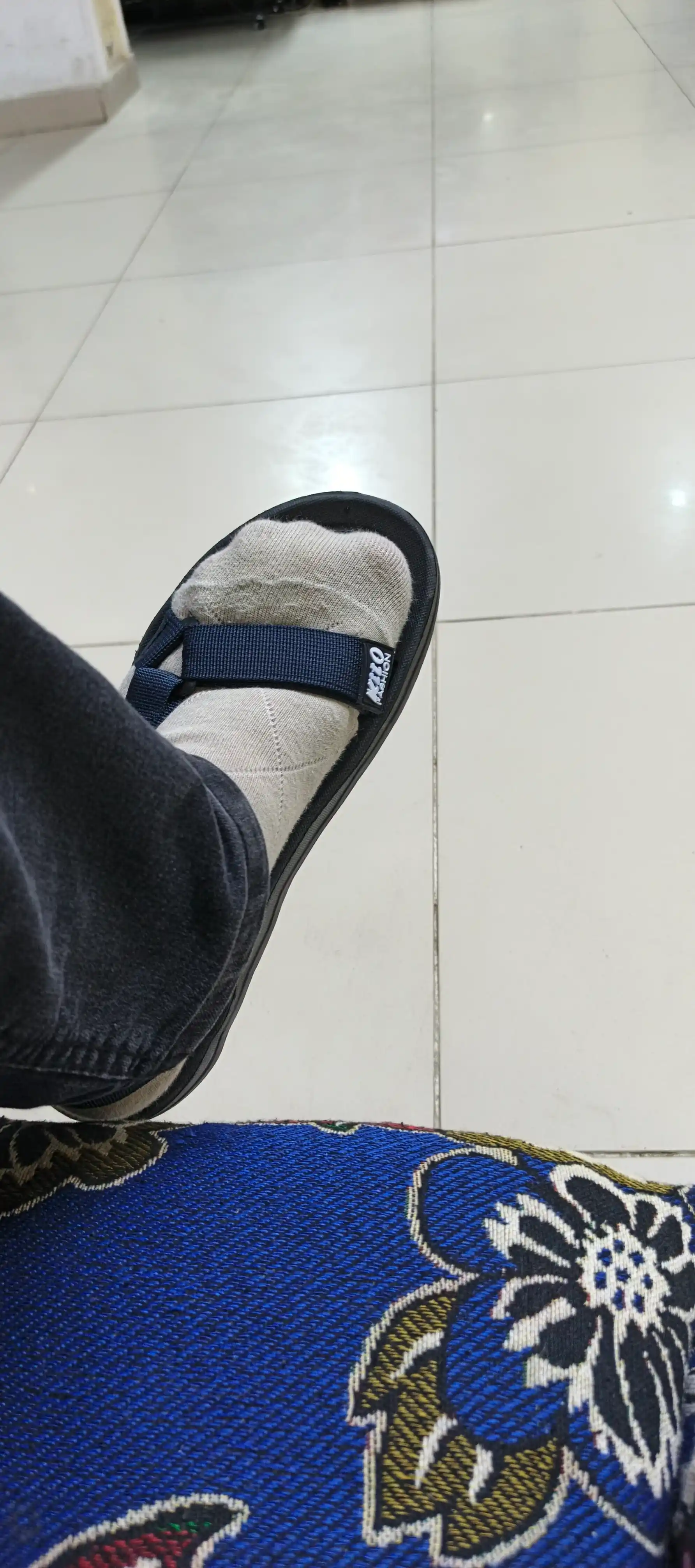 Erkaklar uchun sandallar, yengil, yozgi, shaharda va hordiq uchun, bosonojkalar, 40-45