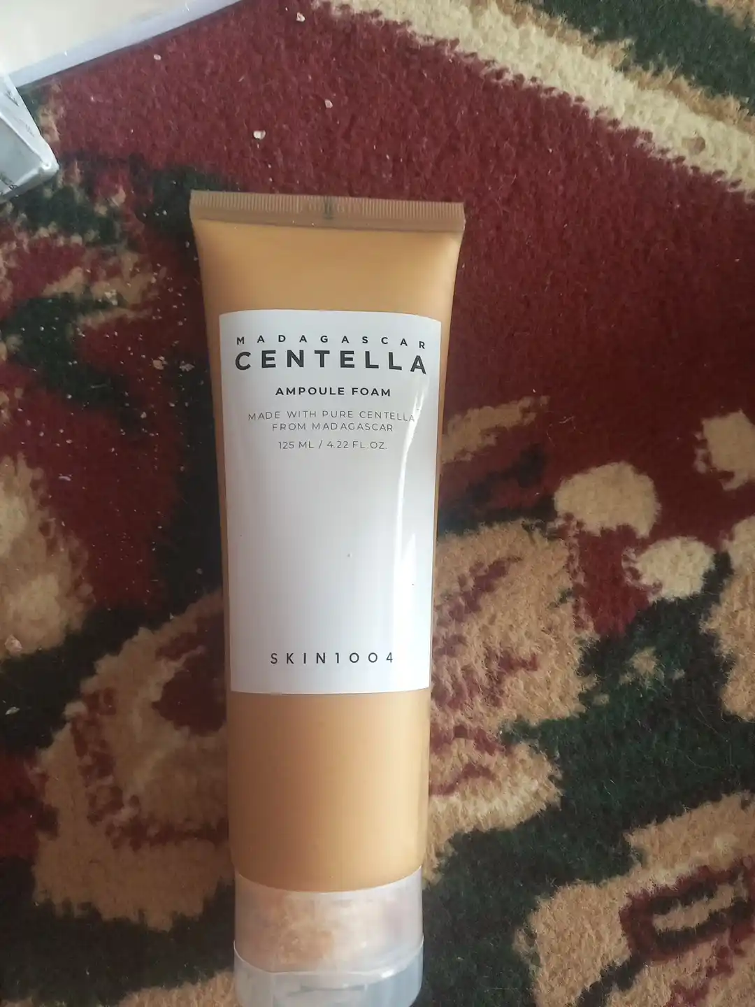 Centella ekstrakti bilan tinchlantiruvchi yuz uchun ko'pik