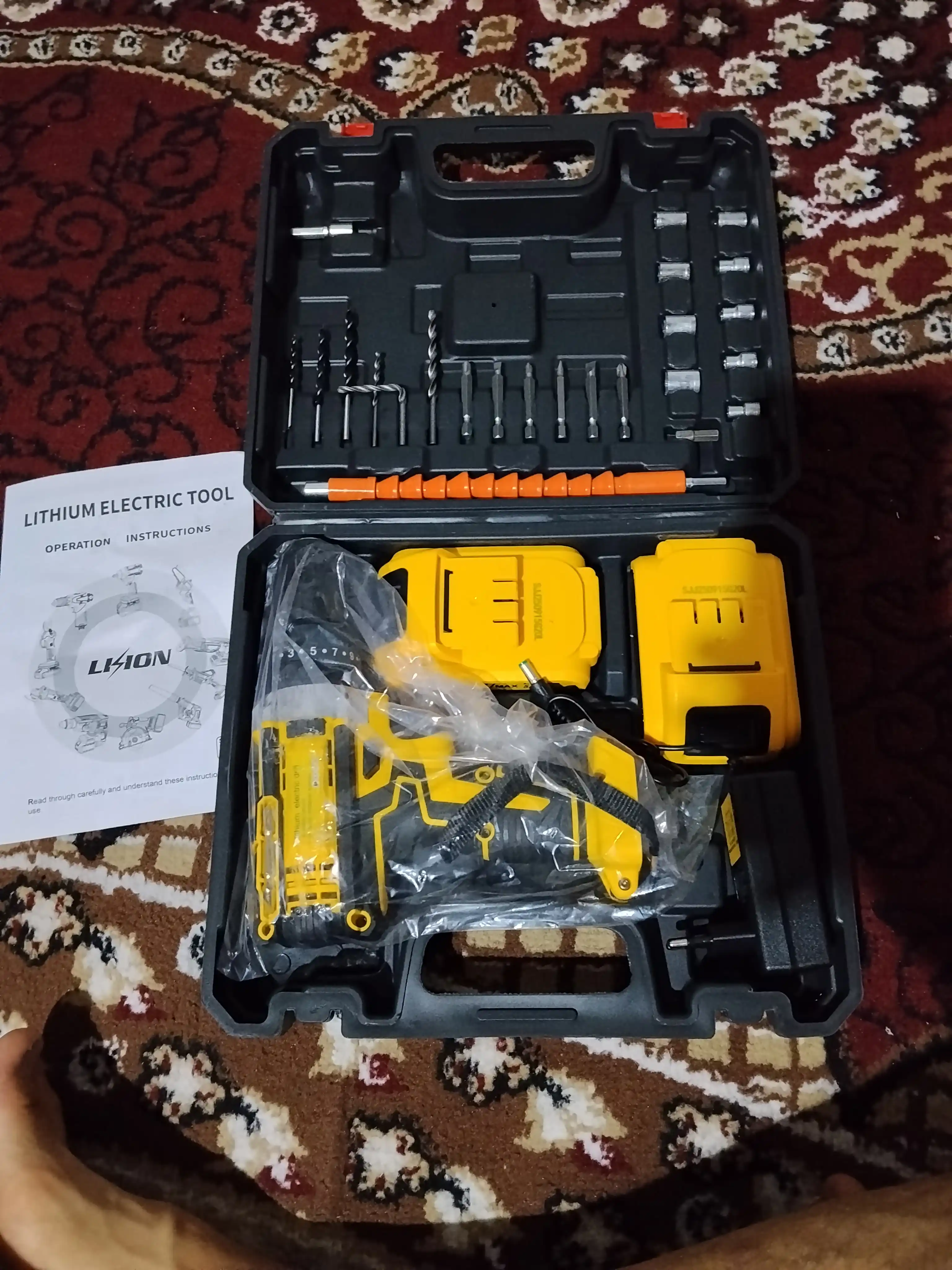 Шуруповерт ударный Dewalt с набором 24 предмета, быстрозажимной патрон, 48 В