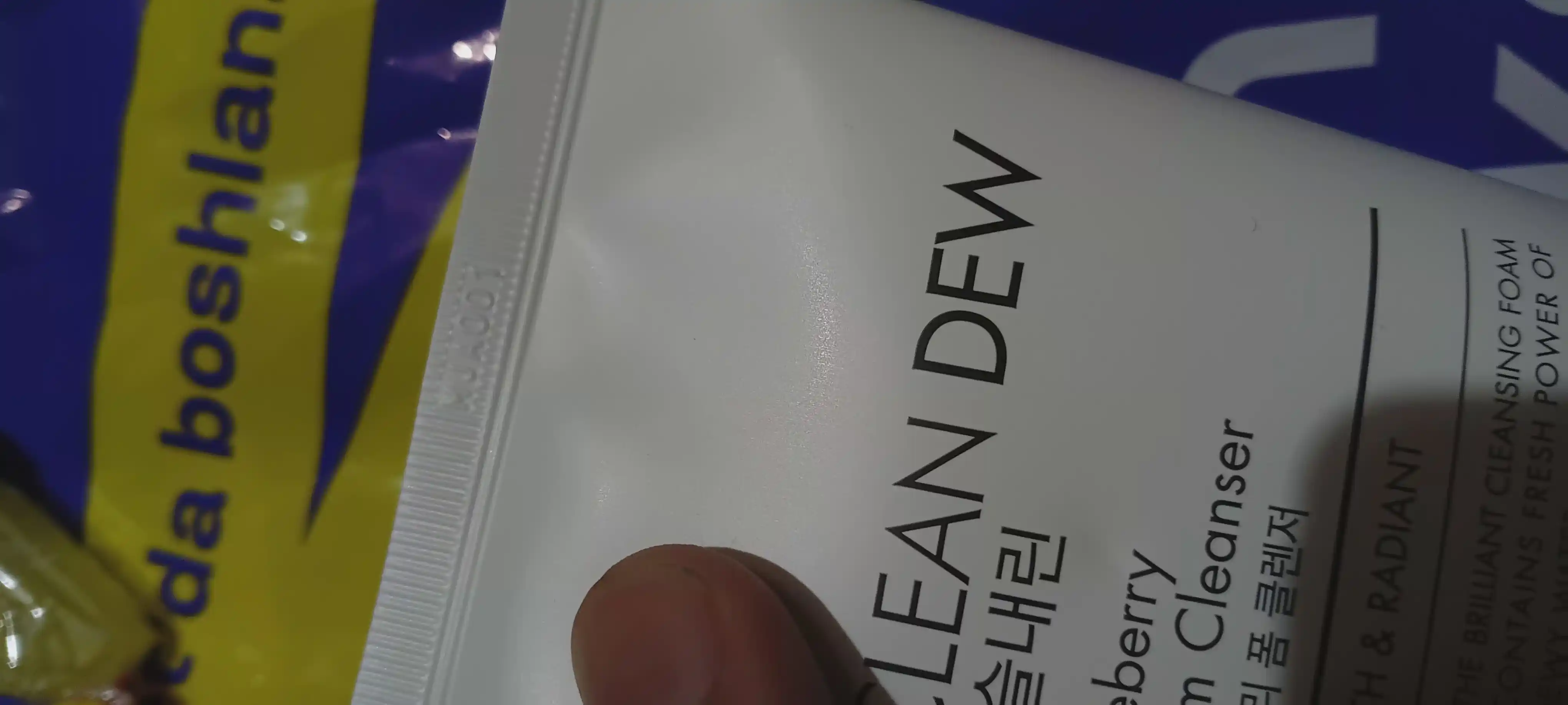 TonyMoly Clean Dew brendining yuzni tozalash uchun ko'pik, makiyajni tozalaydi, oqartiradi