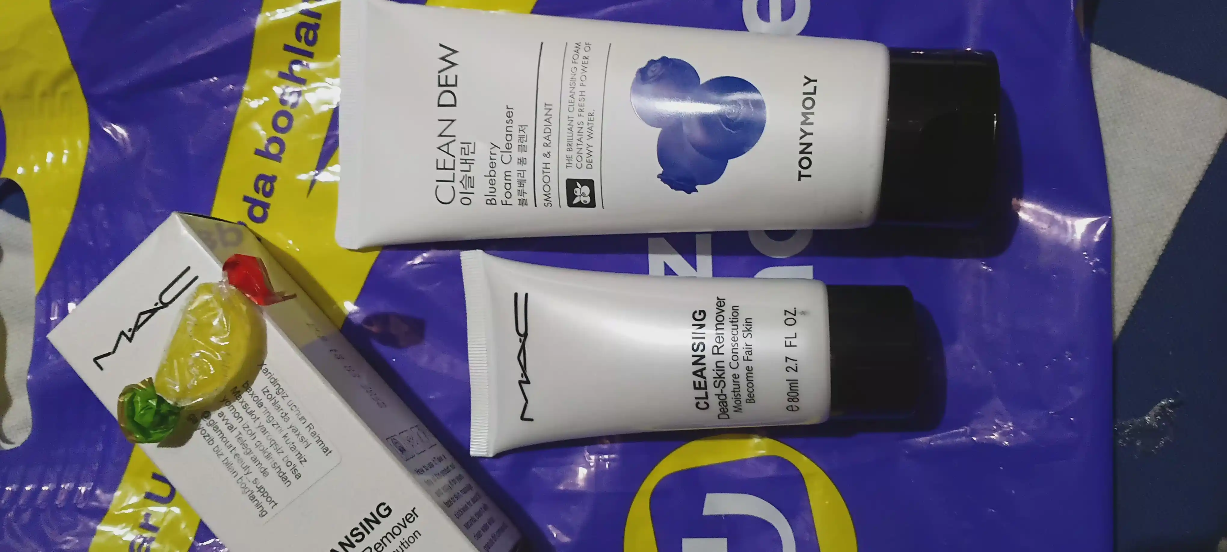TonyMoly Clean Dew brendining yuzni tozalash uchun ko'pik, makiyajni tozalaydi, oqartiradi
