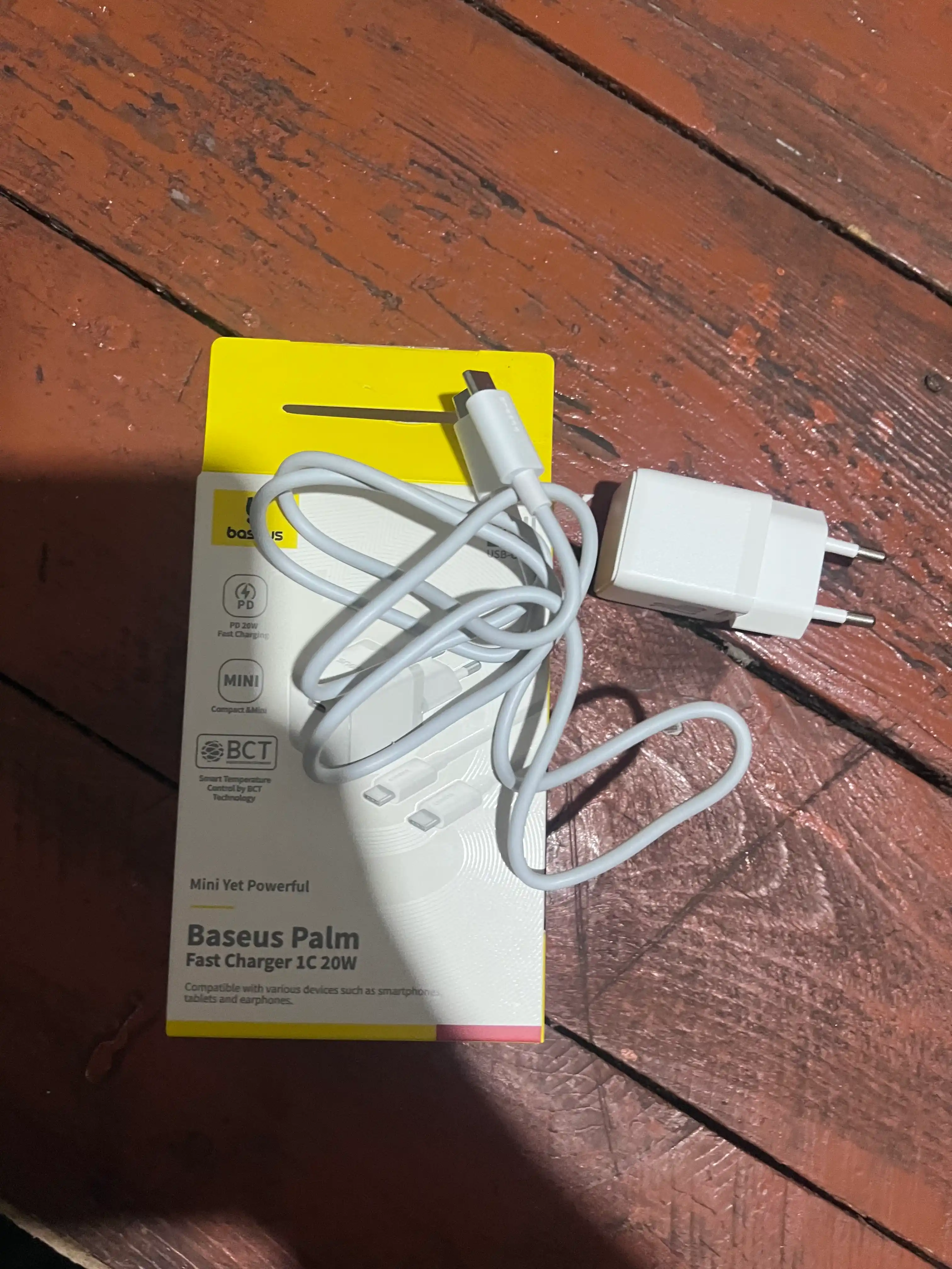 Universal zaryadlash qurilmasi Baseus Palm Fast Charger 1C, 20 Vt zaryadchik, kabel bilan