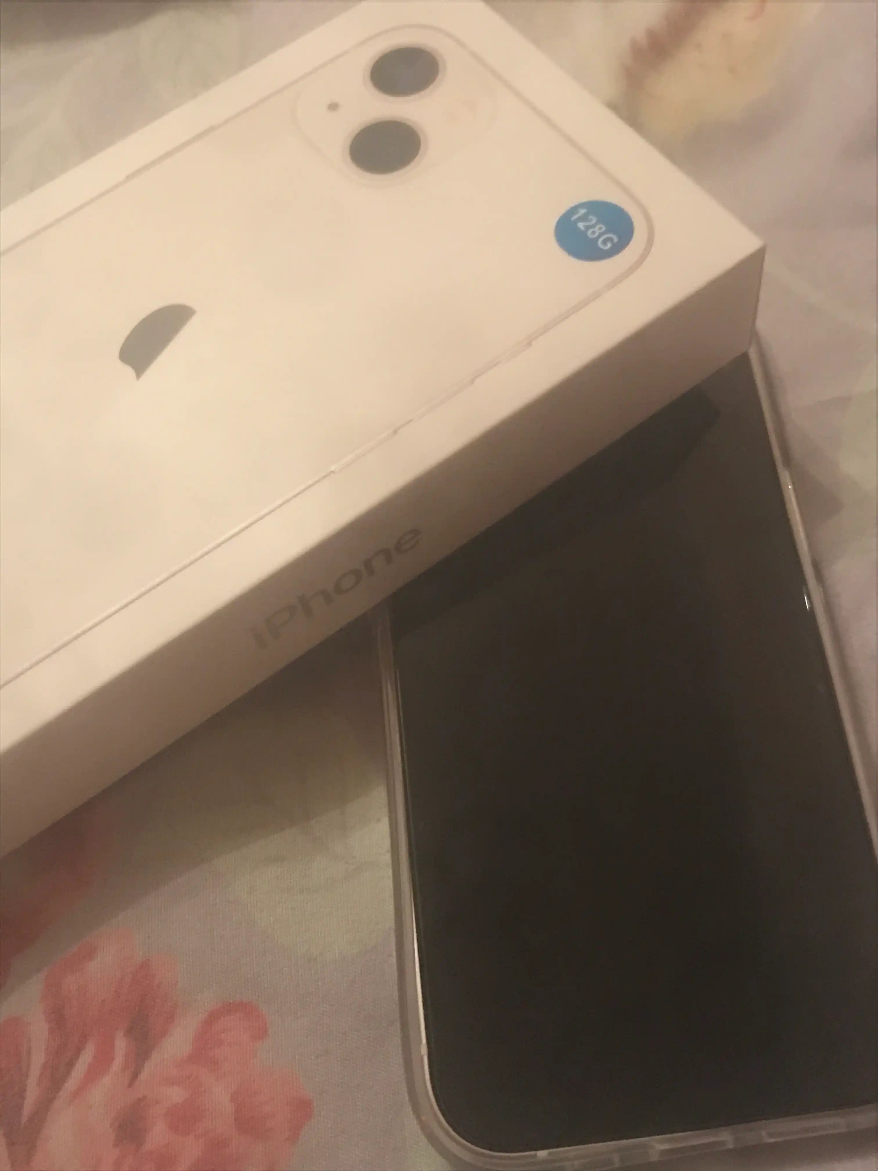 Смартфон Apple iPhone 13 , 128/256 ГБ, SIM+Esim (SIM), чехол и стекло в подарок