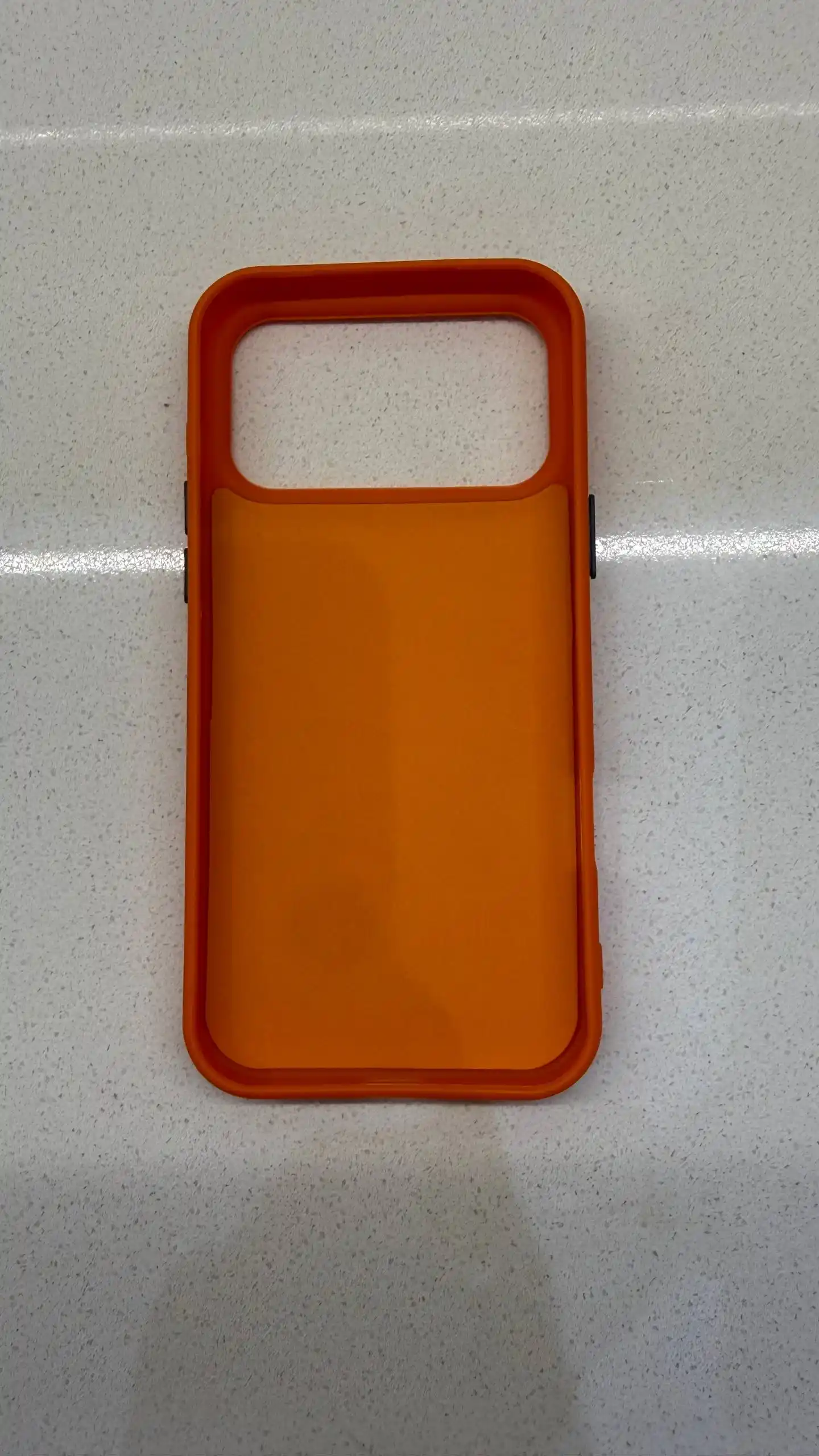 IPhone 17 Pro Max silikon chexol,g'ilof, aniq kesmalar, ishonchli himoya, yoqimli tekstura