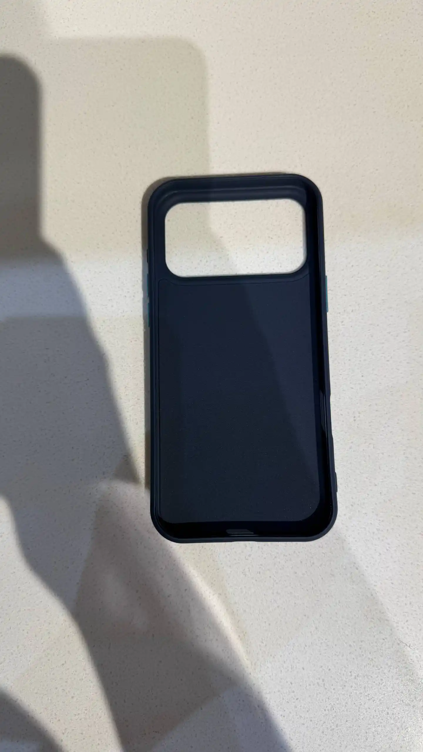 IPhone 17 Pro Max silikon chexol,g'ilof, aniq kesmalar, ishonchli himoya, yoqimli tekstura