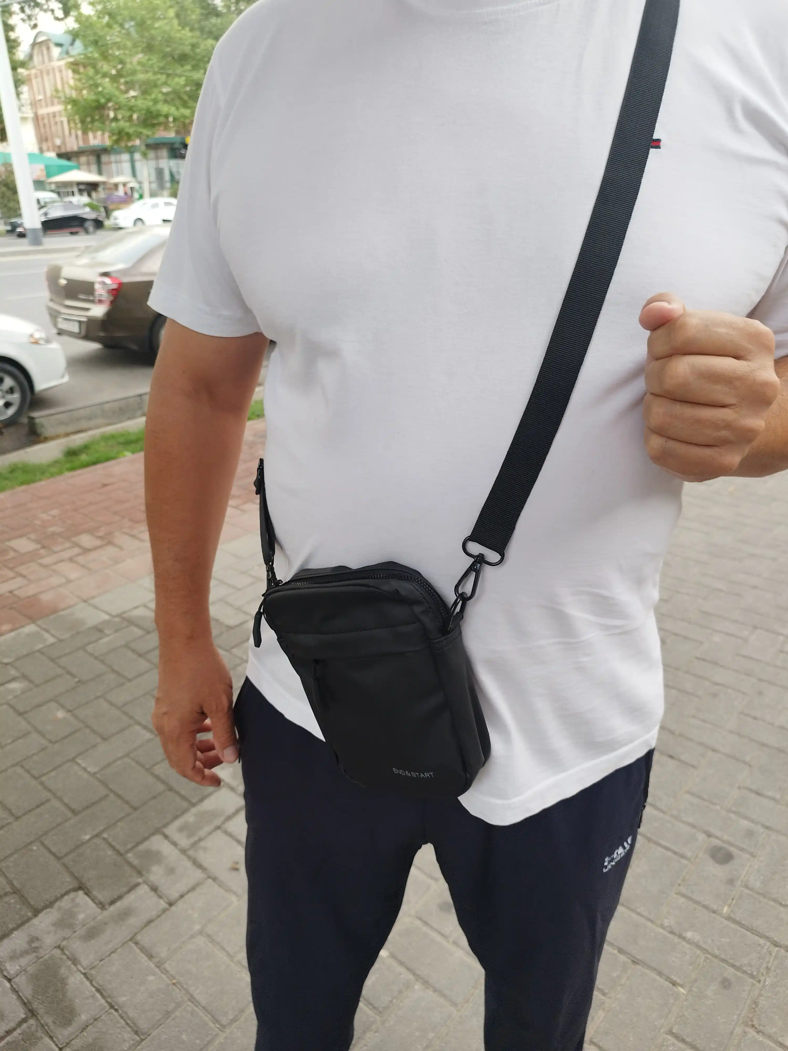 Erkaklar sumkasi, barsetka, yelkama, kichik