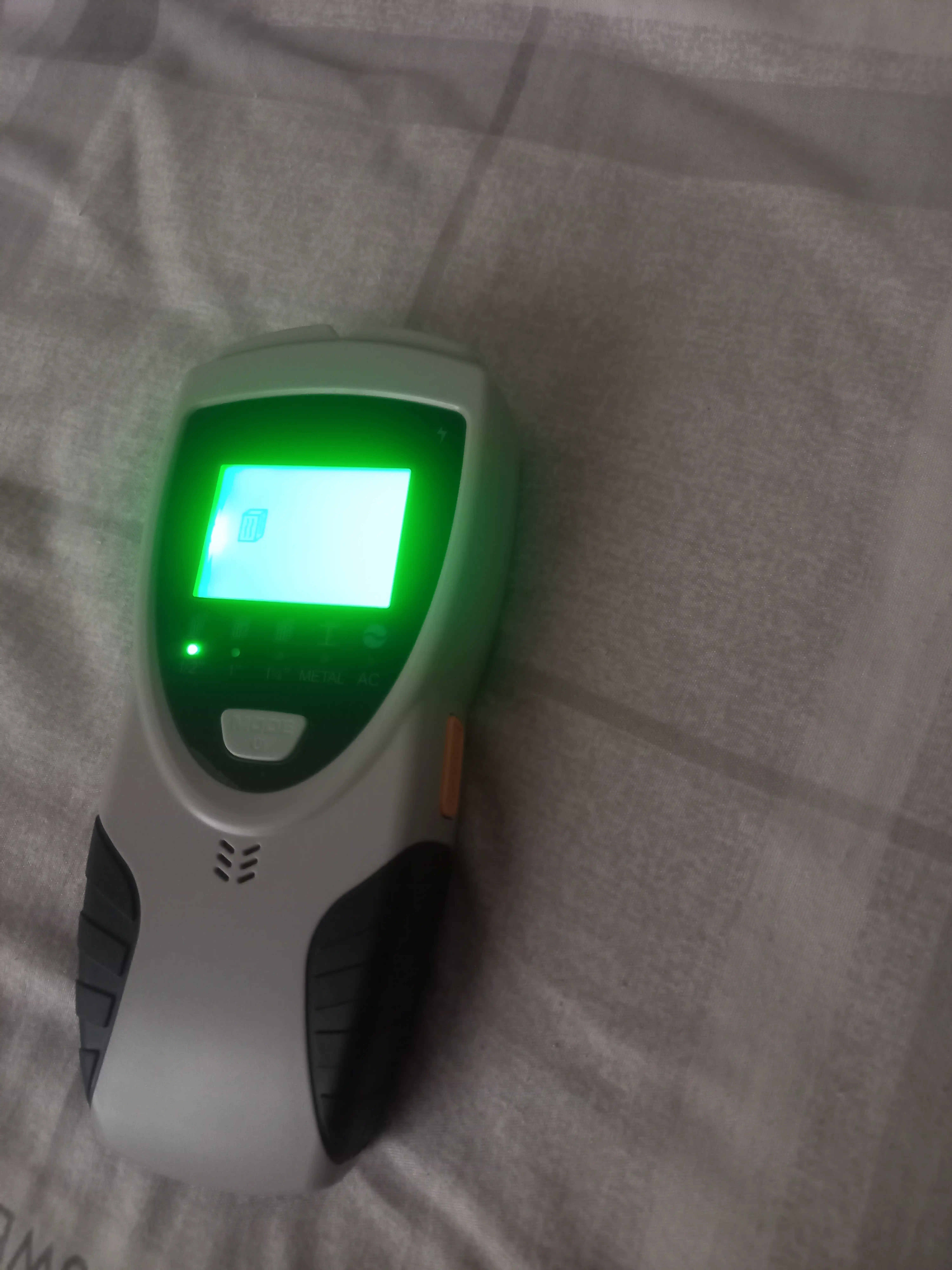 Elektron detektor: Devor ichidagi sim, metall va yog‘ochni 1 duym aniqlikda toping