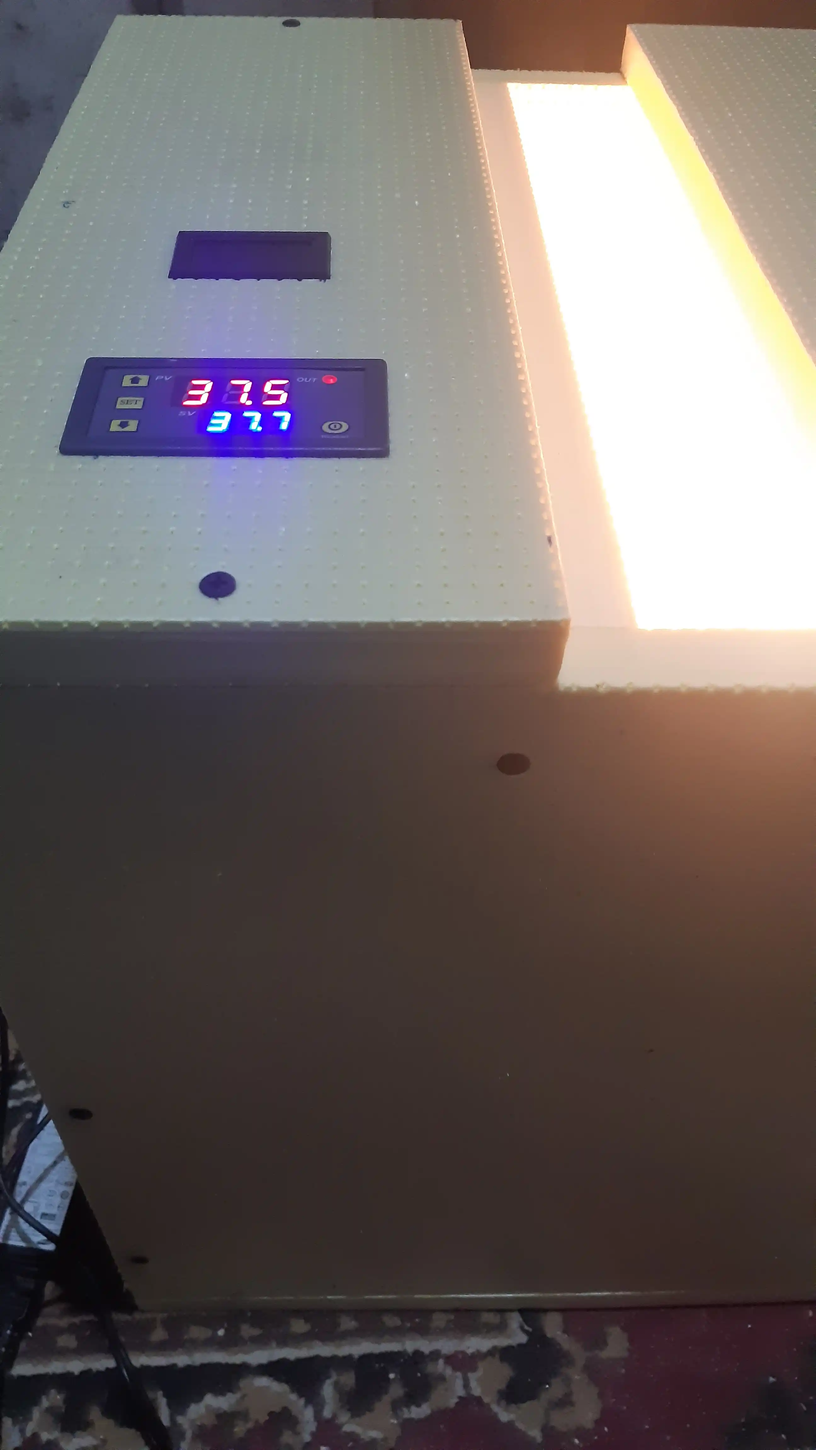 W3230 raqamli termoregulyator 220V -50…+120°C, M12×1.5 datchikli, 10A