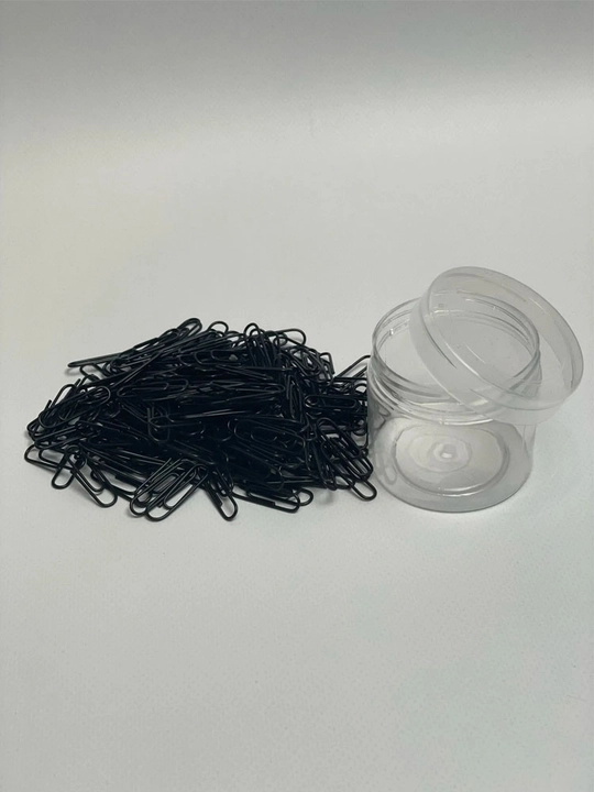 Qora metall ofis qog'oz qisqichlari 28 mm, shisha idishda 200 ta