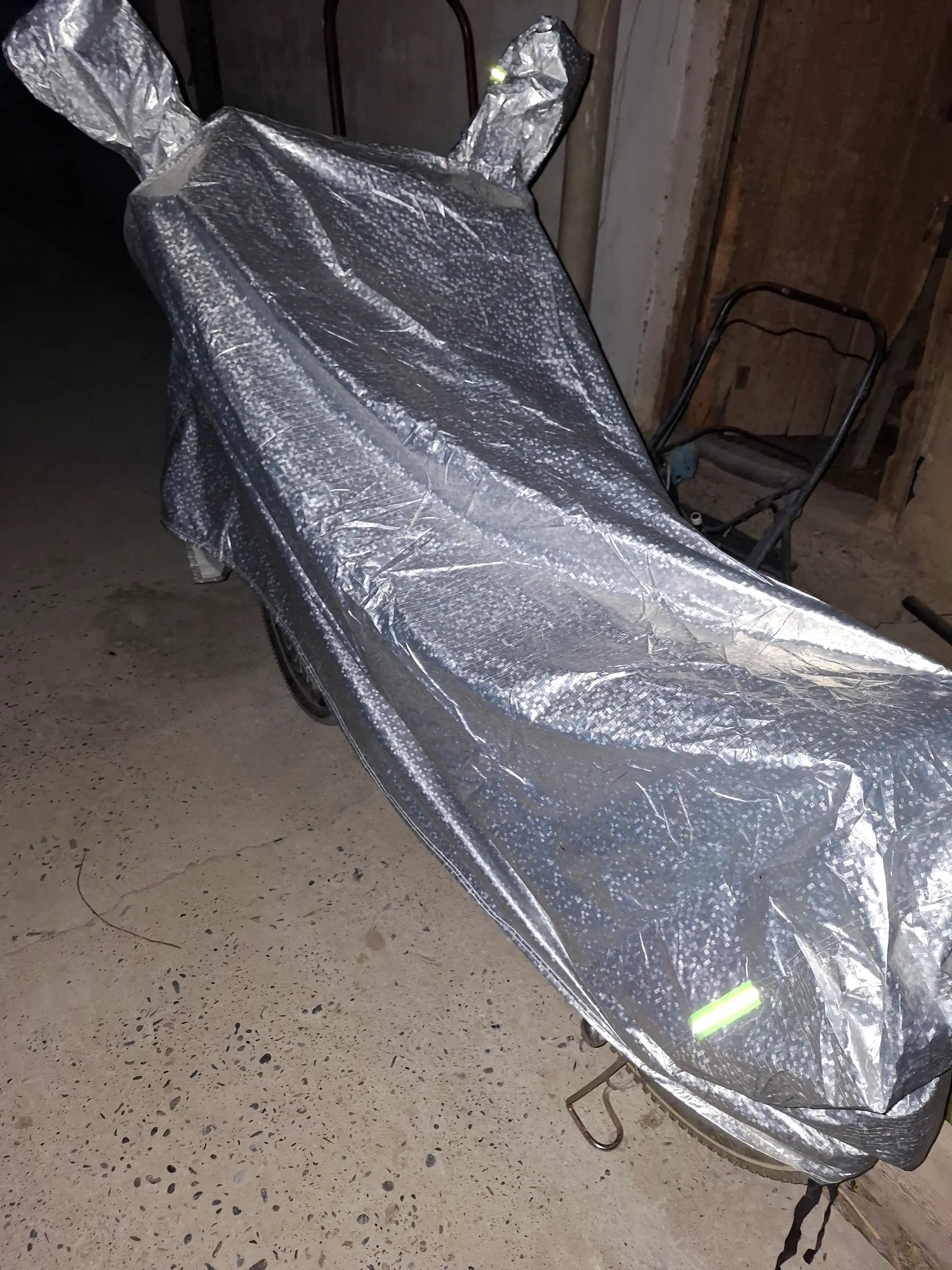 Universal tent (S–XXL) — skuter va mototsikl uchun, 1.6 m dan 2.3 m gacha uzunlikka mos