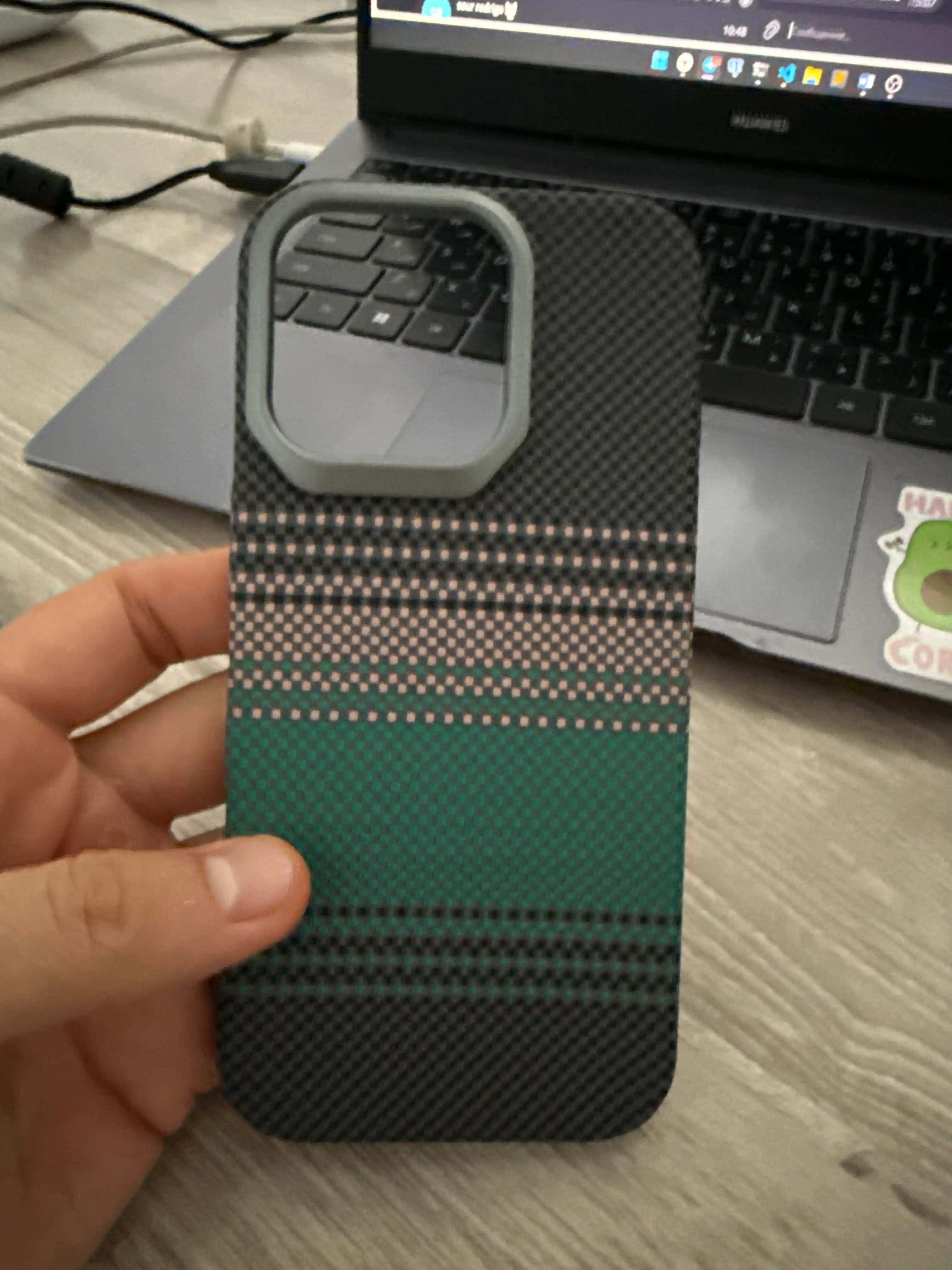 IPhone modellari uchun premium karbon g‘ilof, 13, 14, 15, 16, 17 Pro, Pro Max