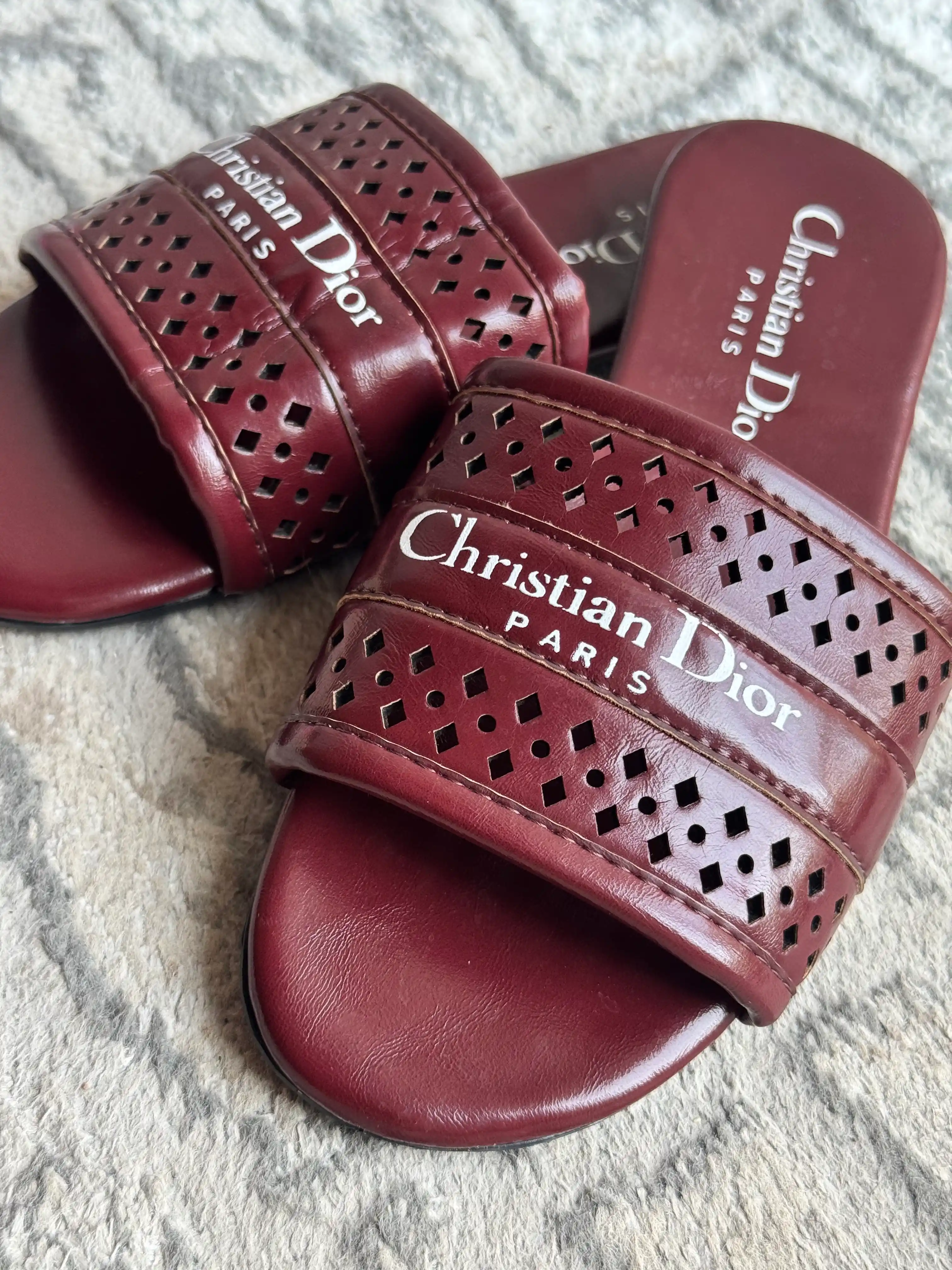 Christian dior nomli ayollar tapohkasi, yozgi qulay tapochka, yengil shippak, bejirim