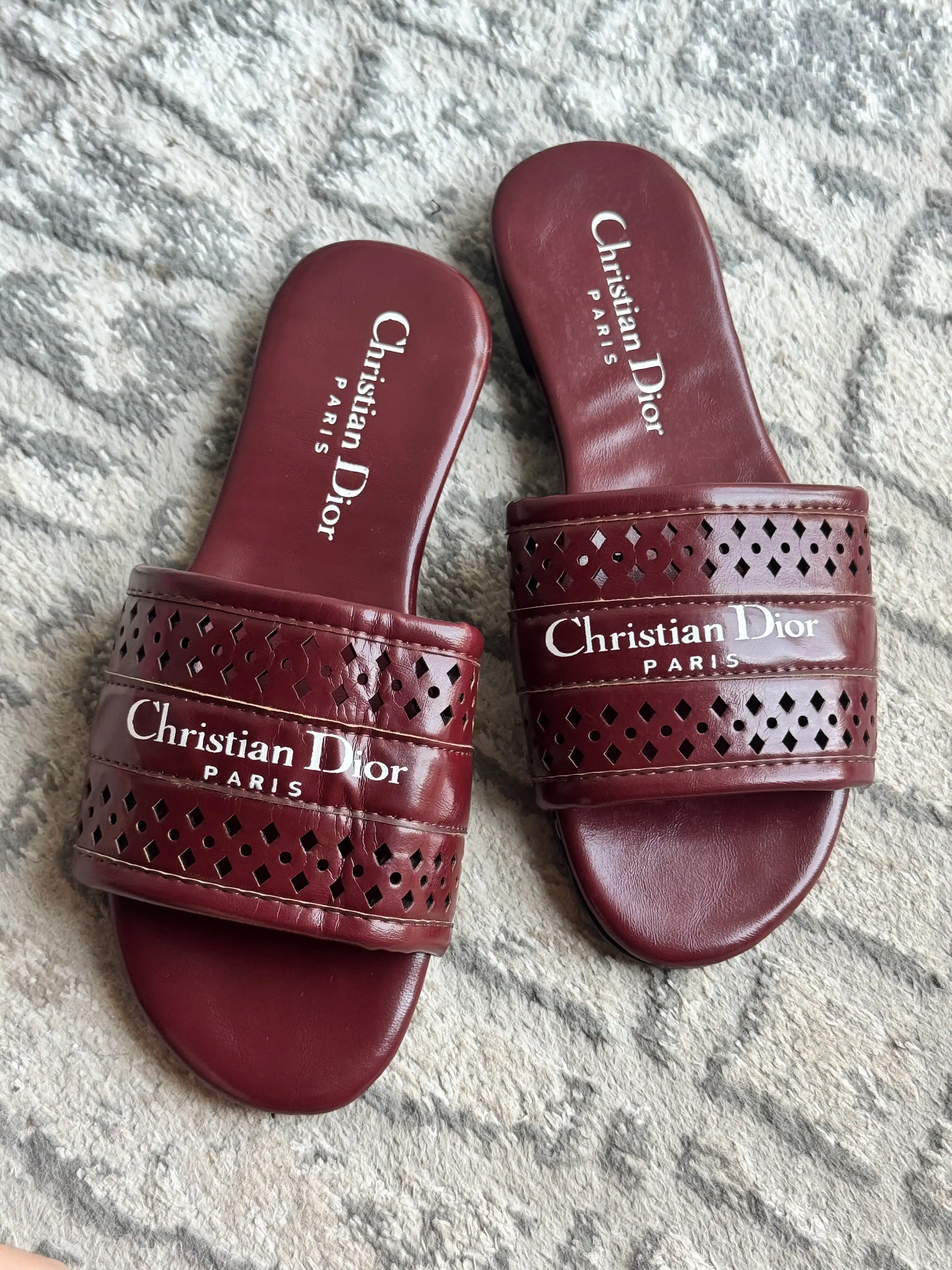 Christian dior nomli ayollar tapohkasi, yozgi qulay tapochka, yengil shippak, bejirim