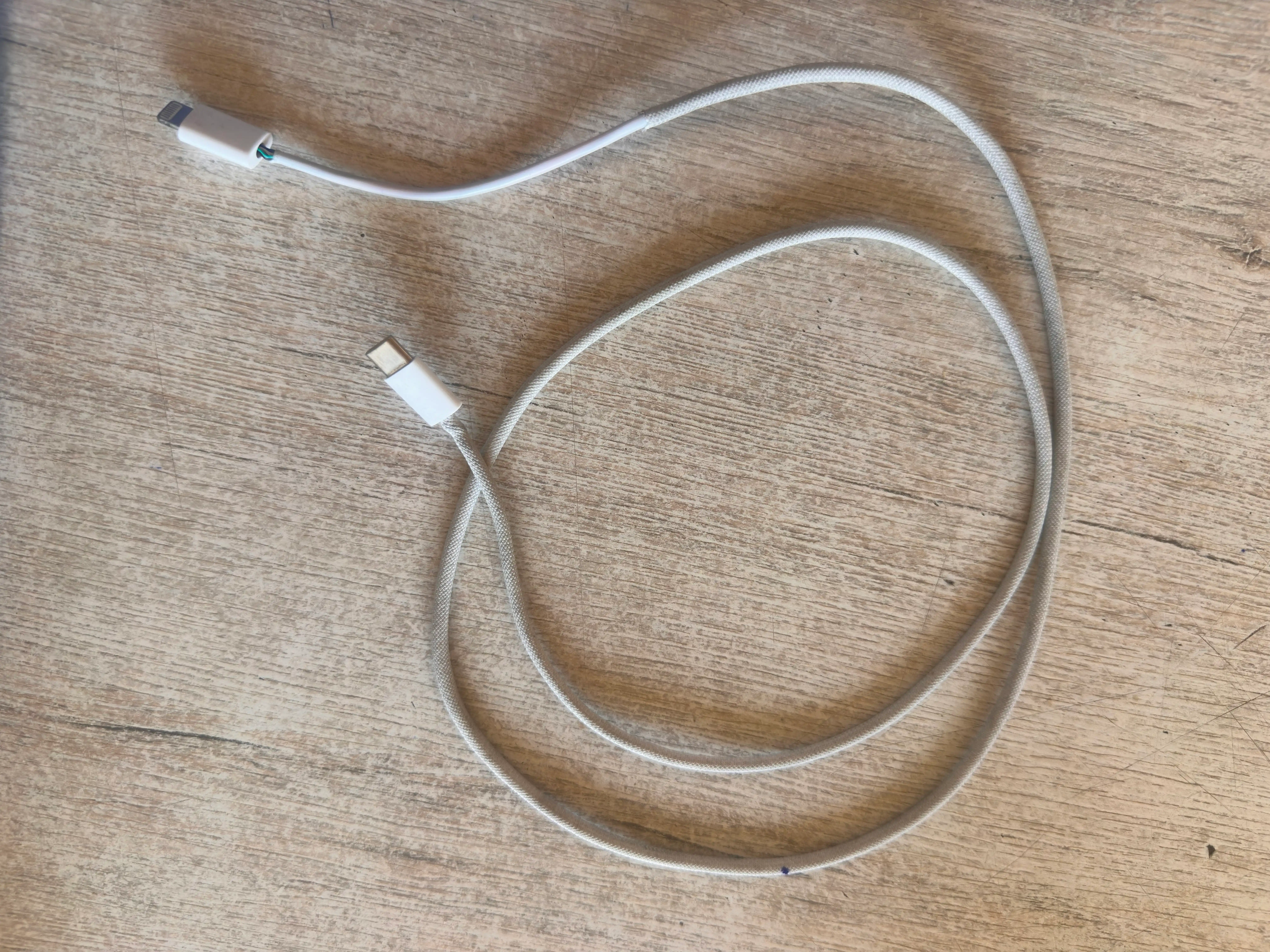 Kabel Type-C to Lightning 3.1, 6A, tez quvvatlash va ma’lumot uzatish uchun