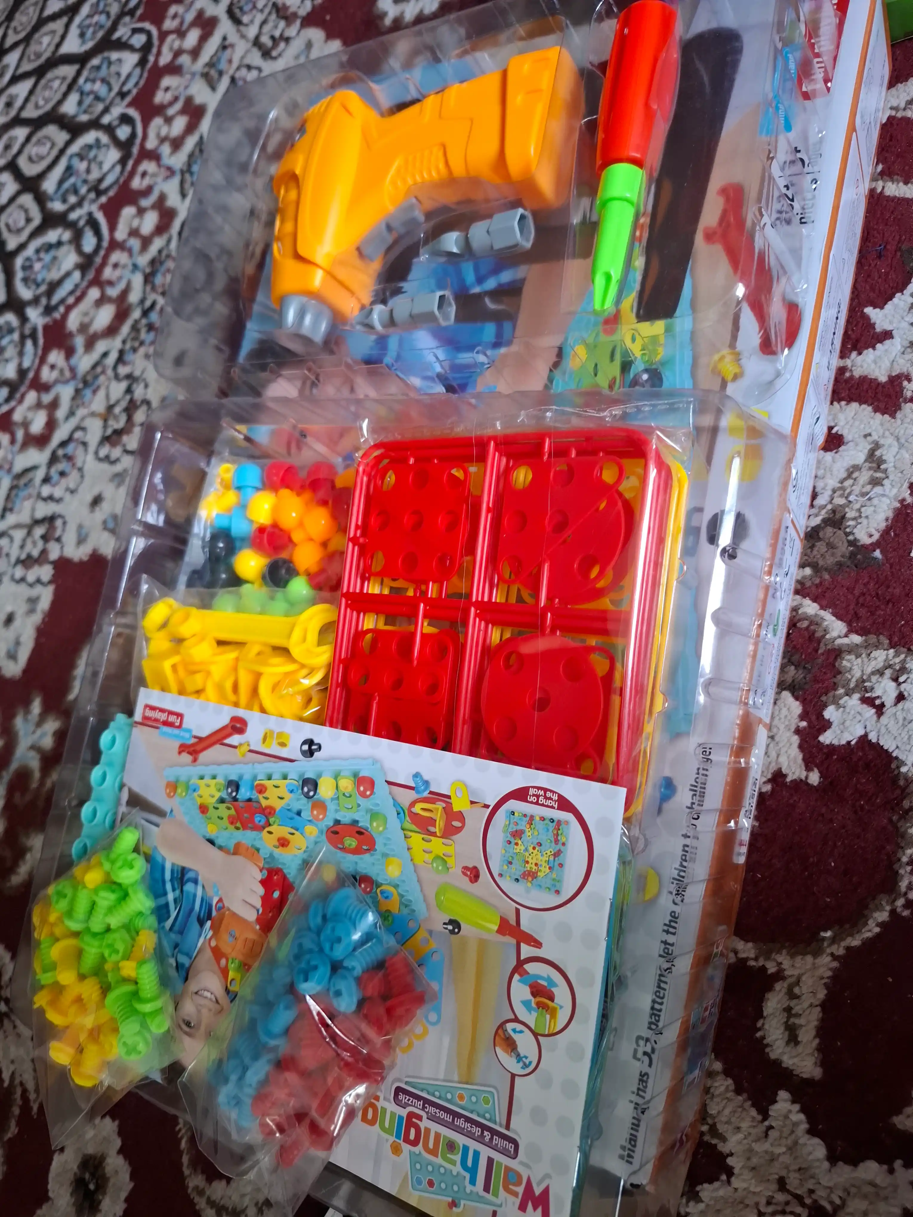 Burama mix, otvyortka, gayka va asboblar to‘plamiga ega konstruktor