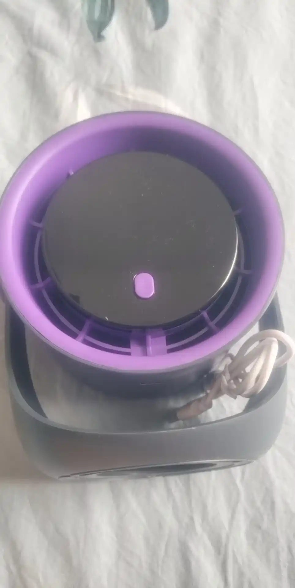 360° aylanuvchi stol ventilyatori — kuchli havo oqimiga ega jim mini ventilyator