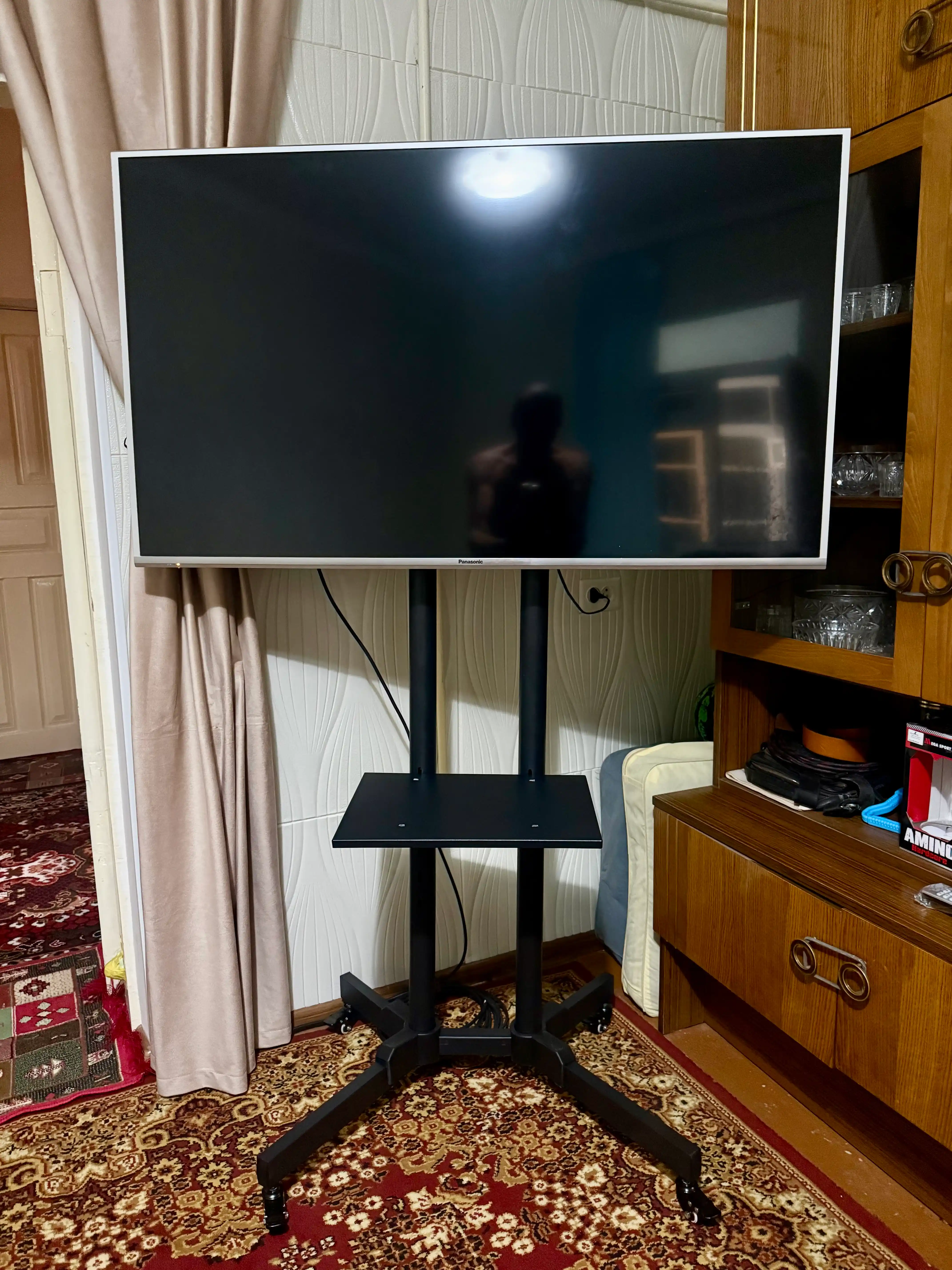 Blackstar mobil stend qavs, televizor o'rnatish moslamasi